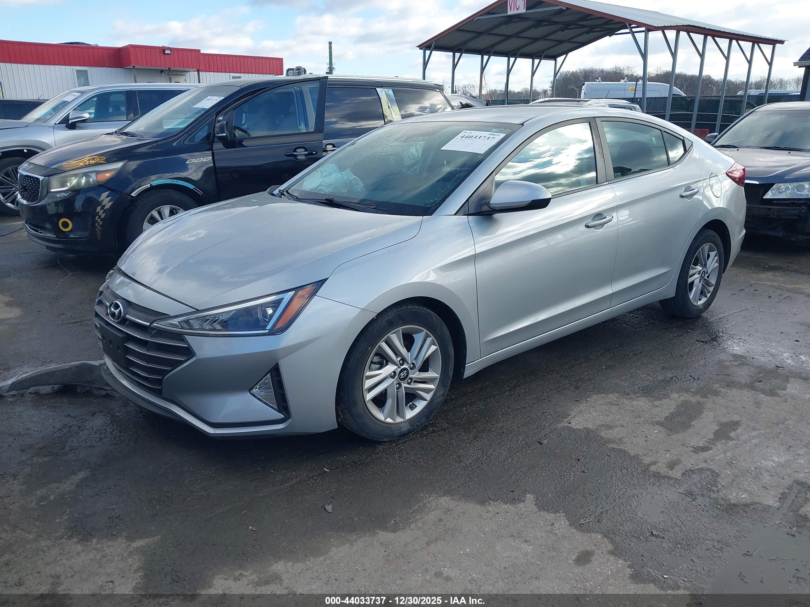 HYUNDAI ELANTRA image 2