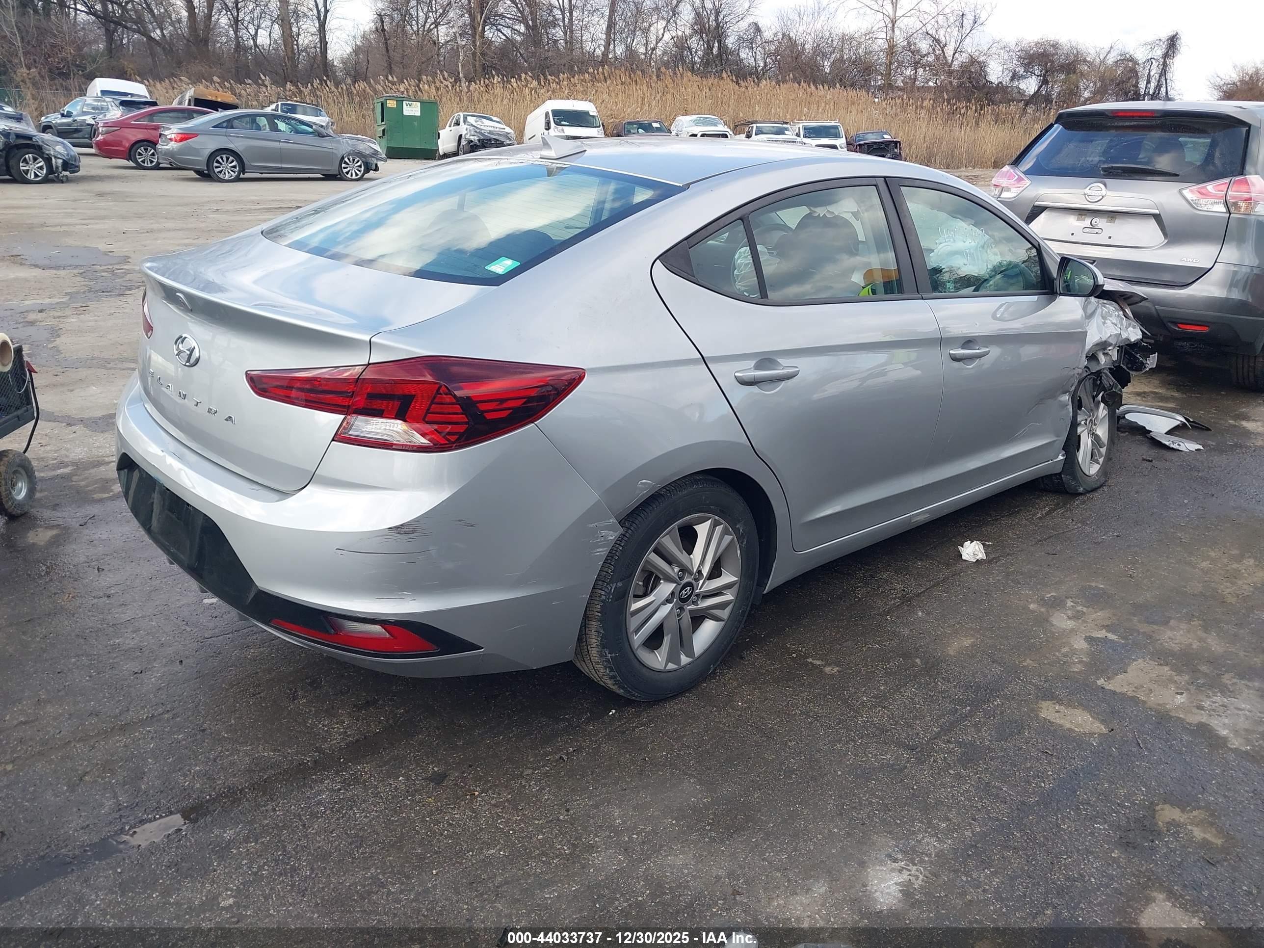 HYUNDAI ELANTRA image 4