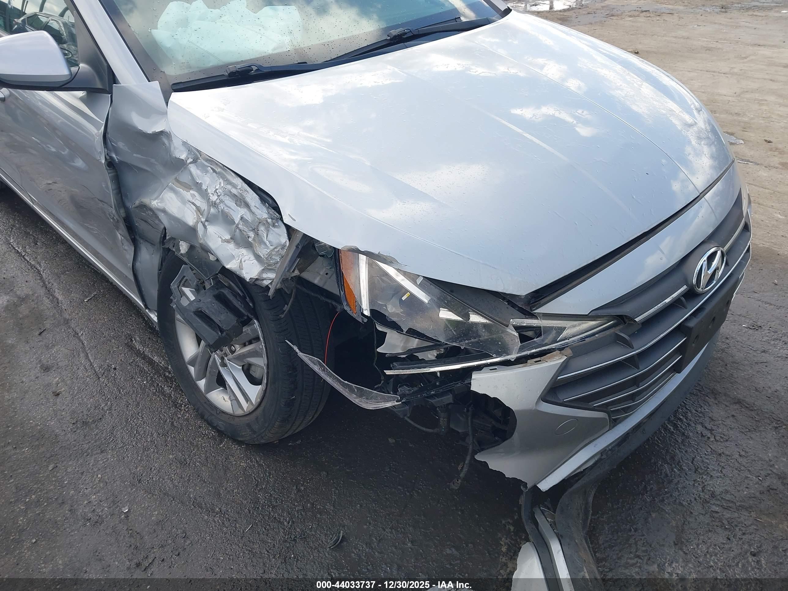HYUNDAI ELANTRA image 6
