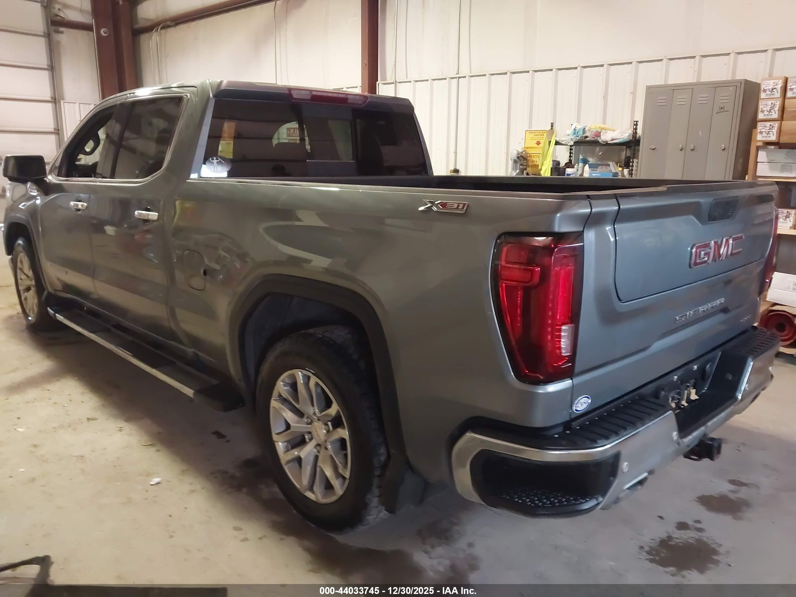 GMC SIERRA image 3