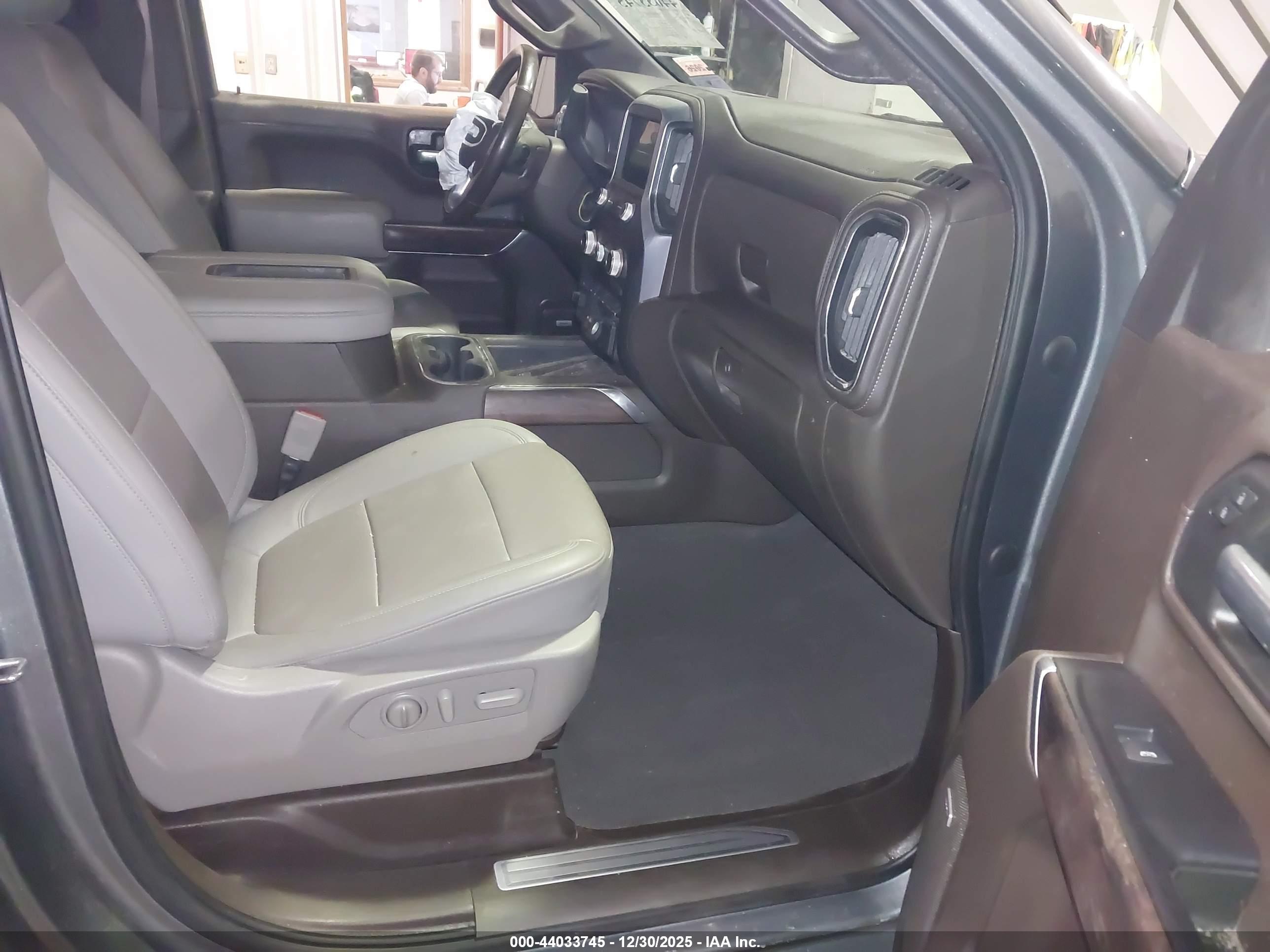 GMC SIERRA image 5