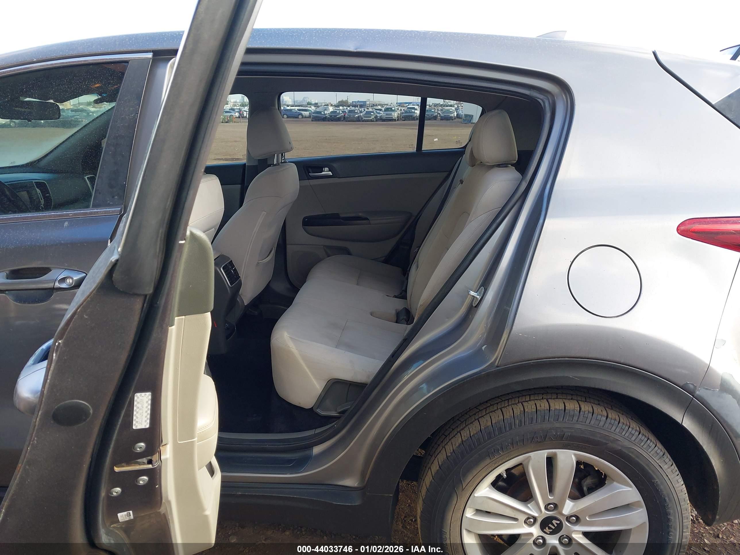KIA SPORTAGE image 8