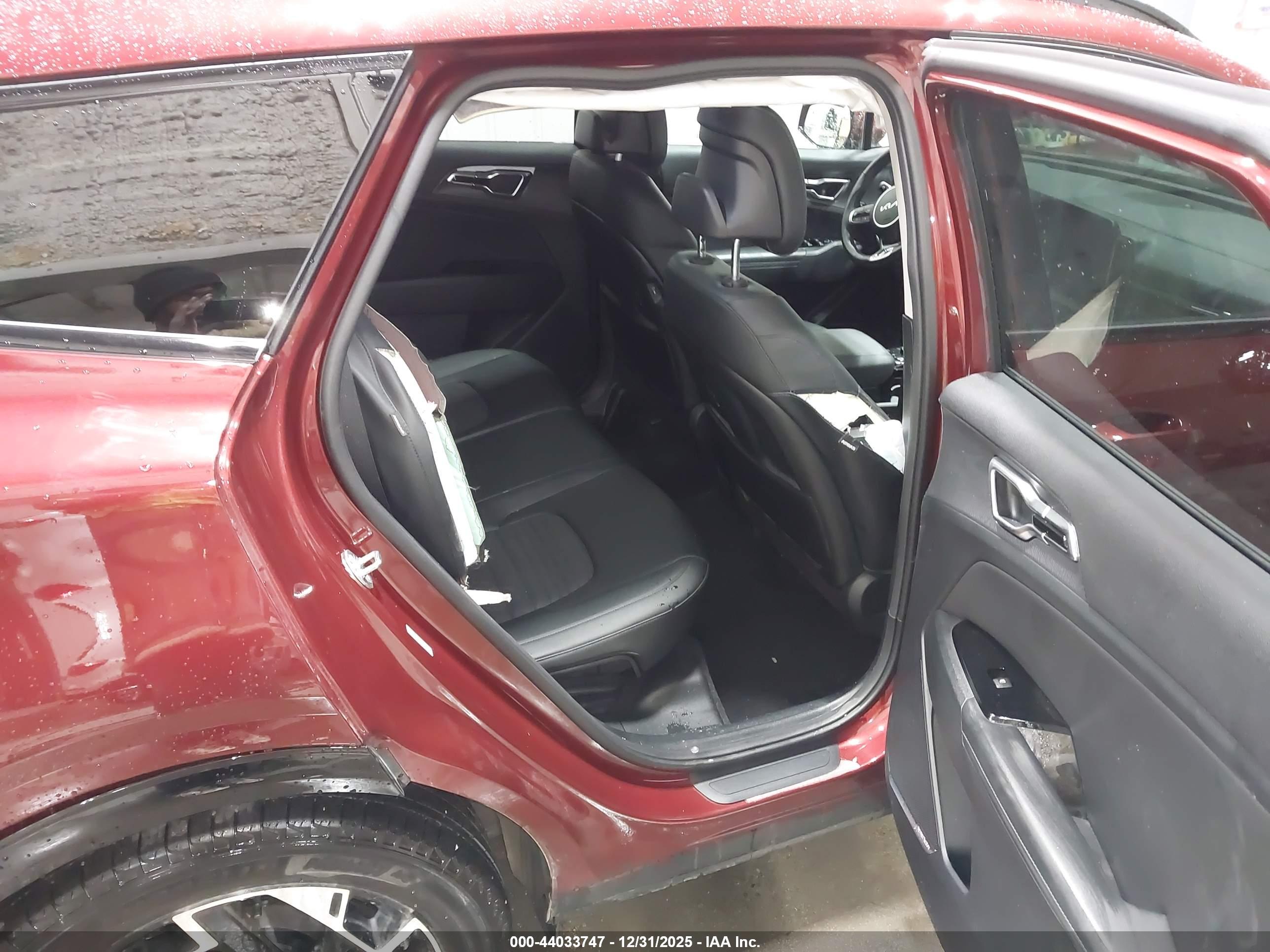 KIA SPORTAGE image 8