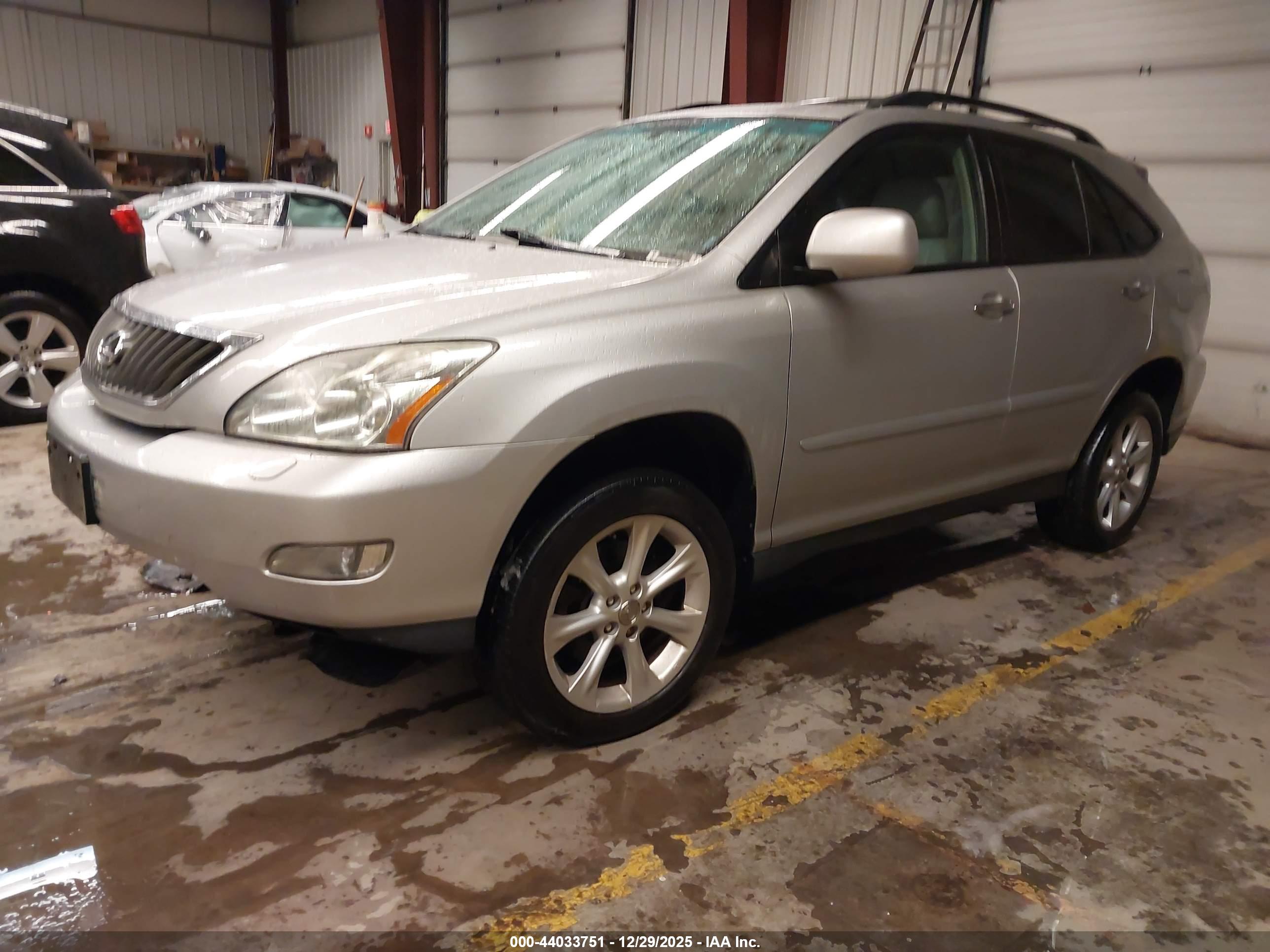 LEXUS RX image 2