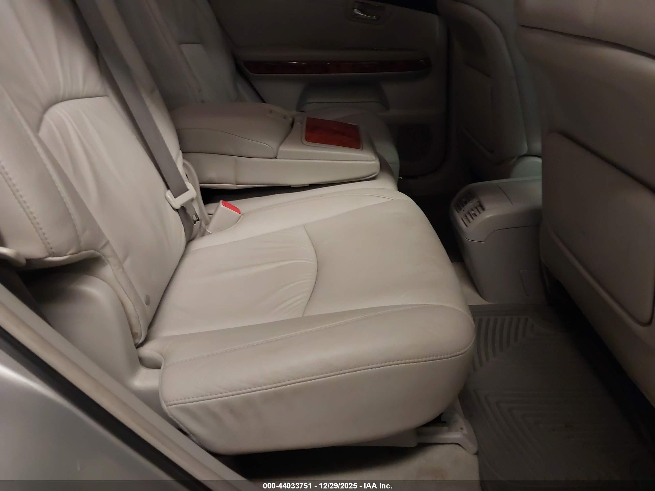 LEXUS RX image 8