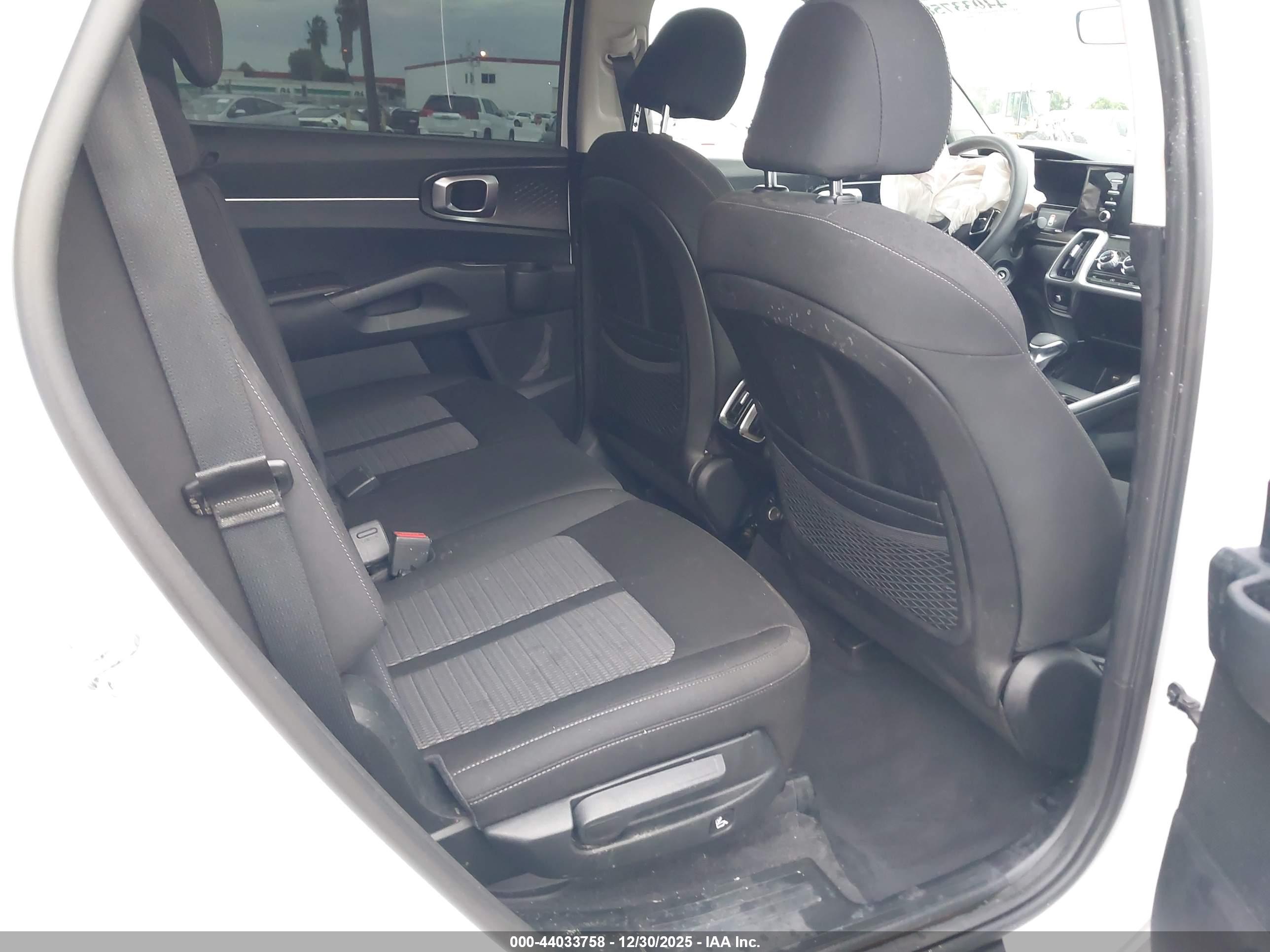 KIA SORENTO image 8