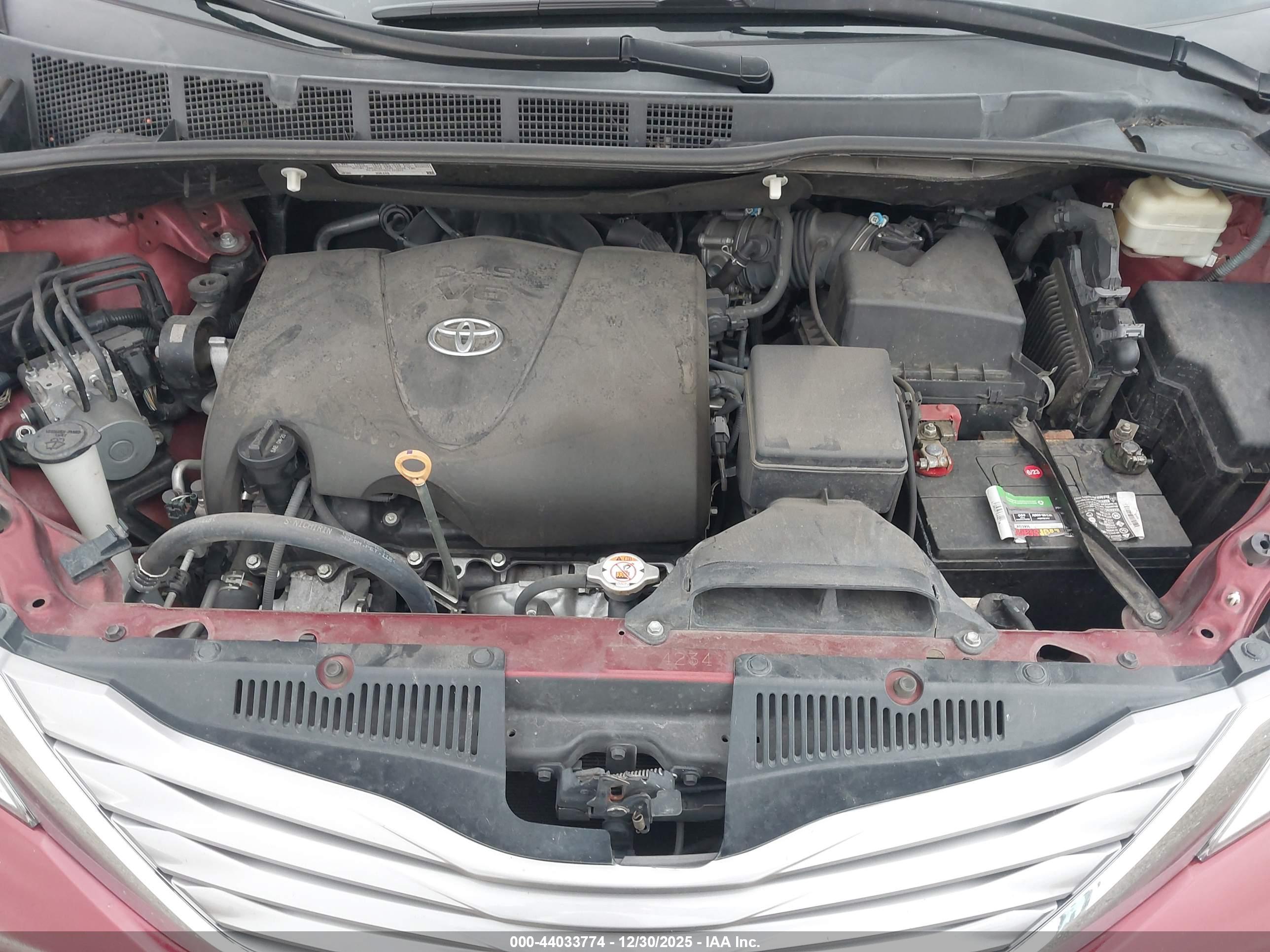 TOYOTA SIENNA image 10
