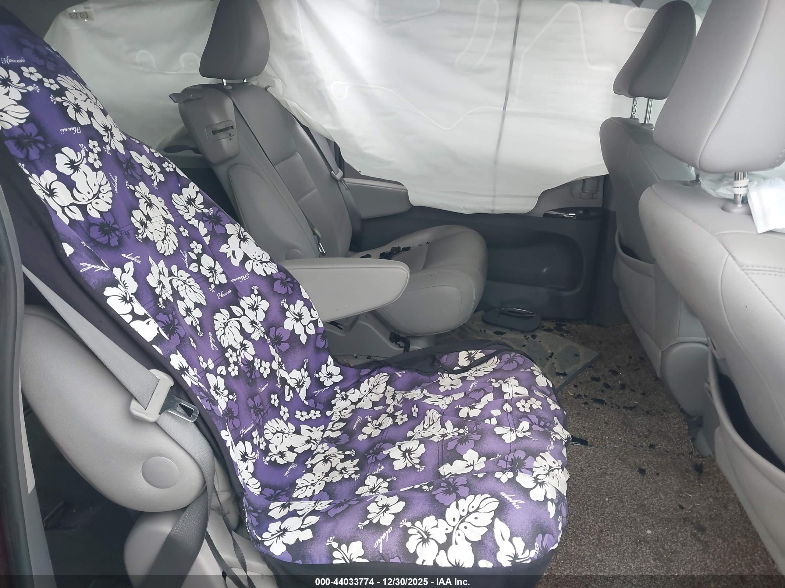 TOYOTA SIENNA image 8