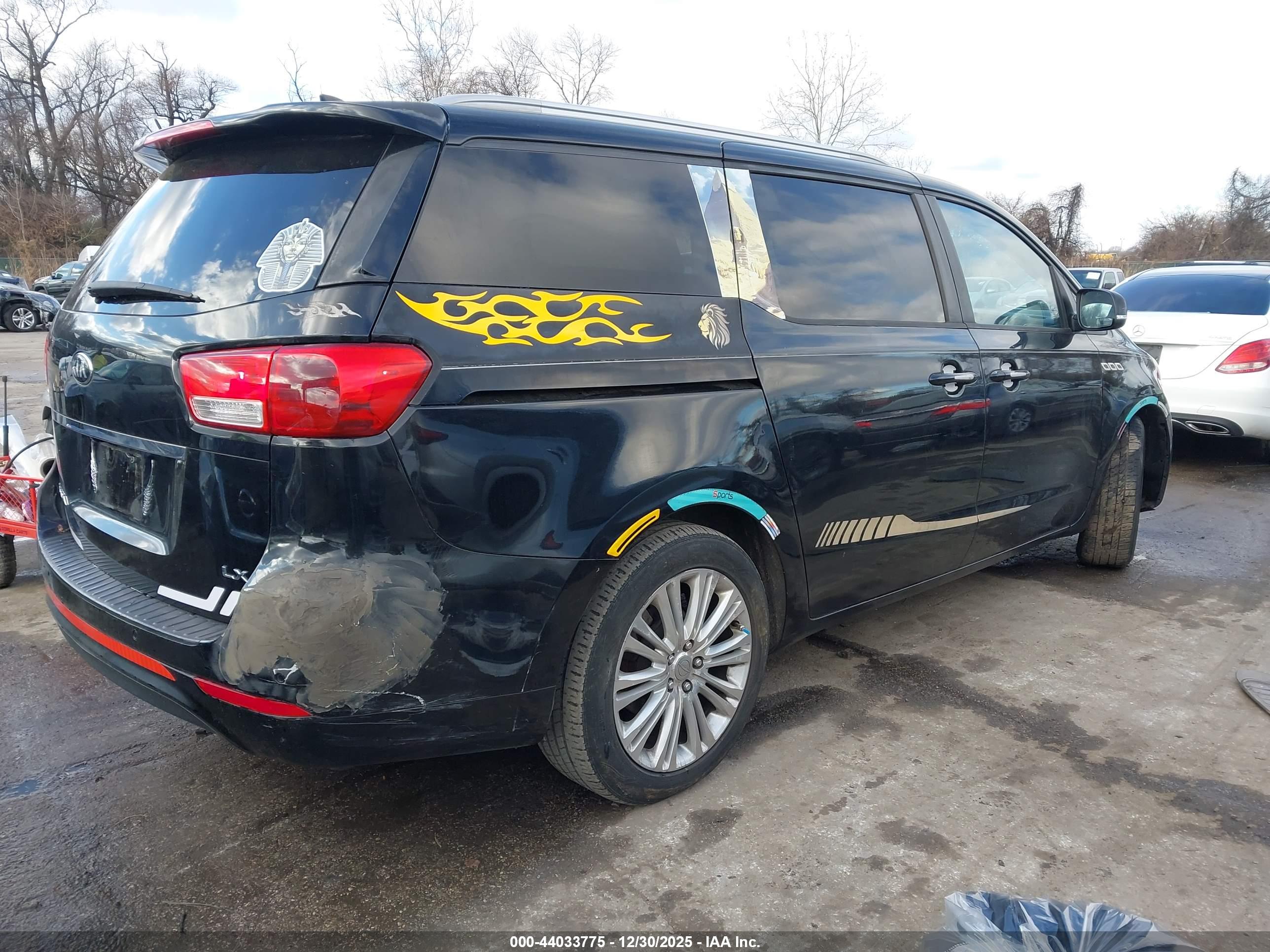 KIA SEDONA image 4