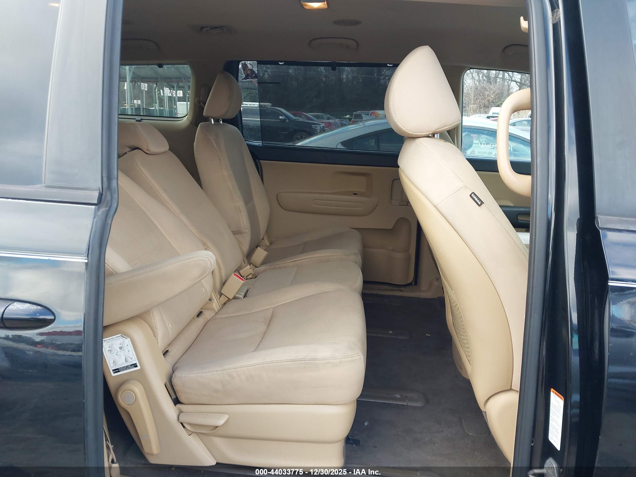 KIA SEDONA image 8