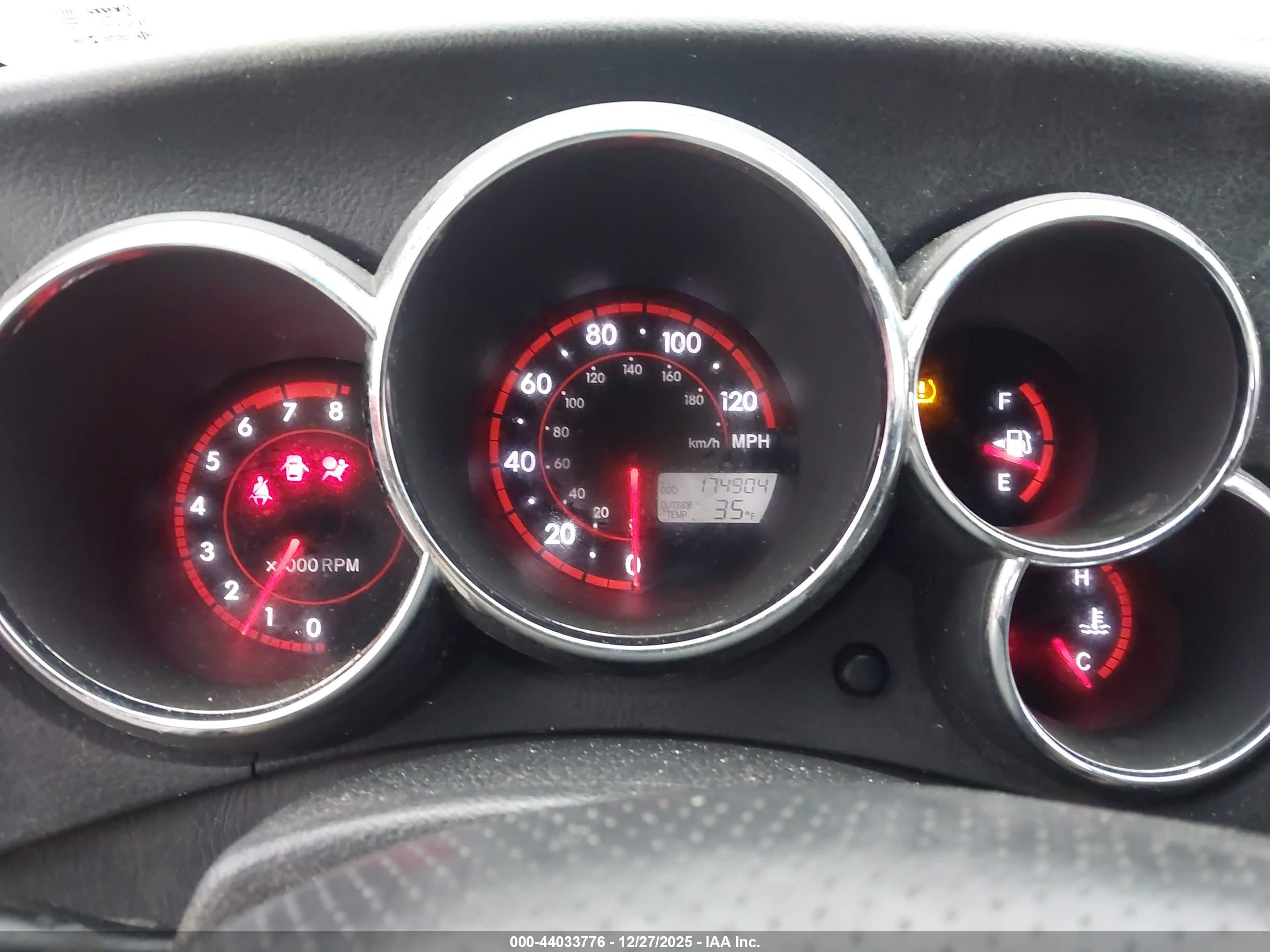 TOYOTA MATRIX image 7