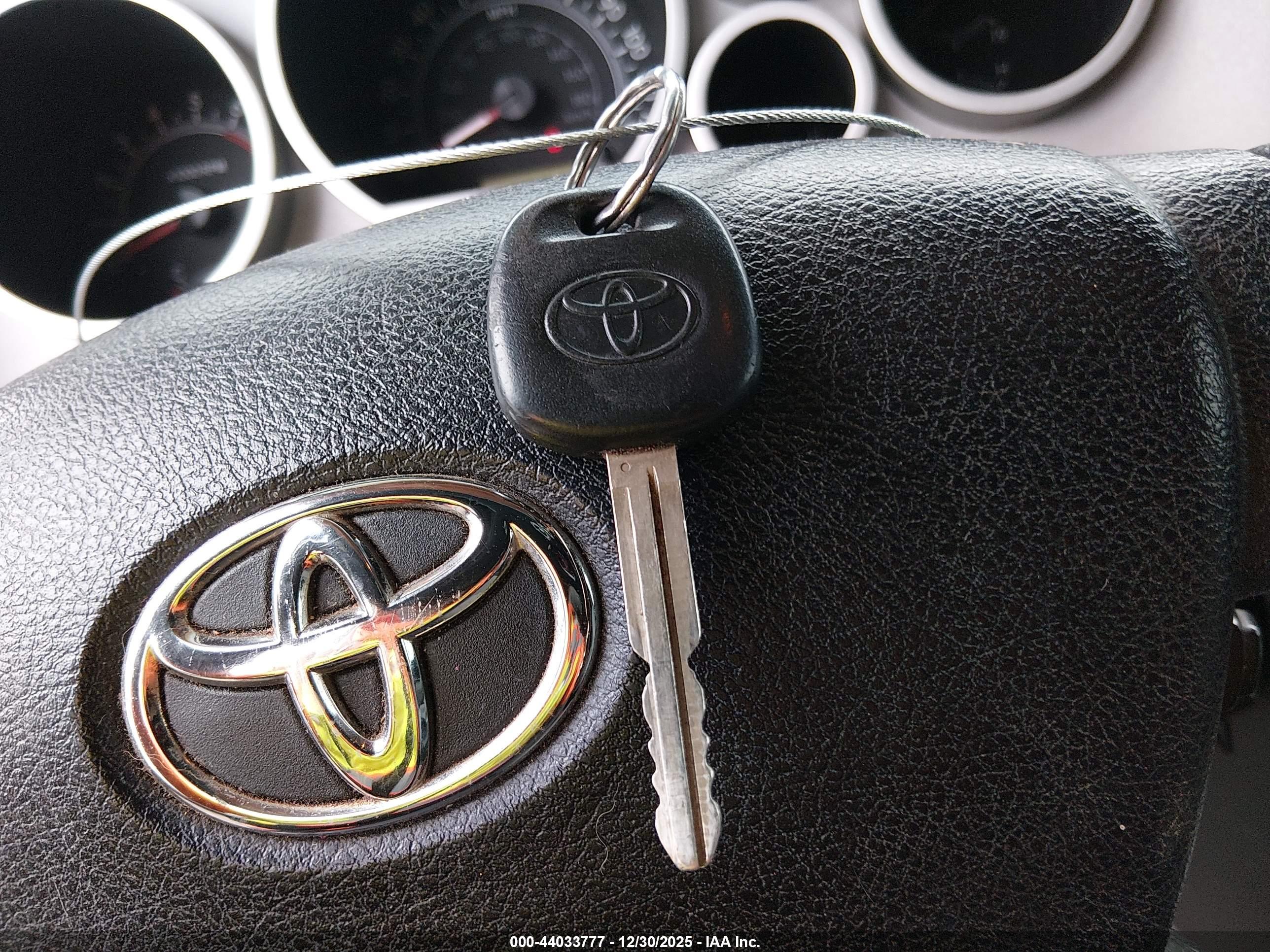 TOYOTA TUNDRA image 11