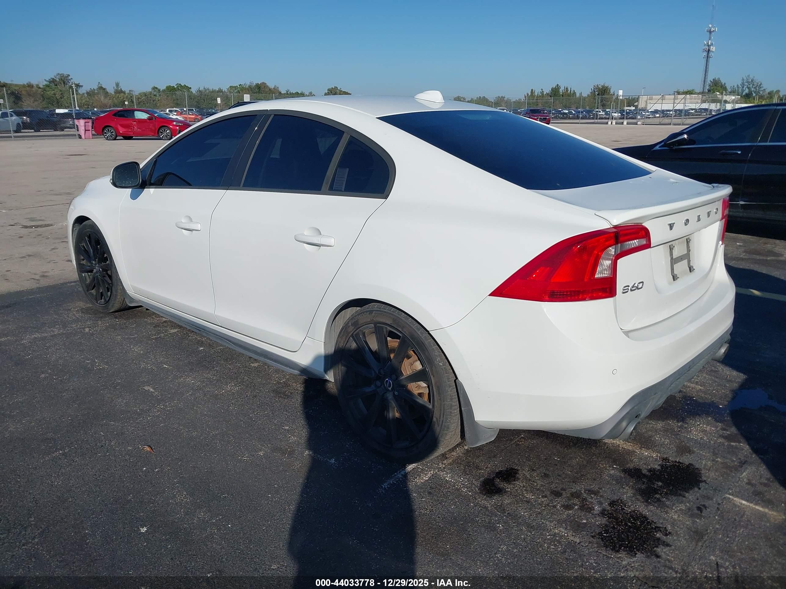 VOLVO S60 image 3