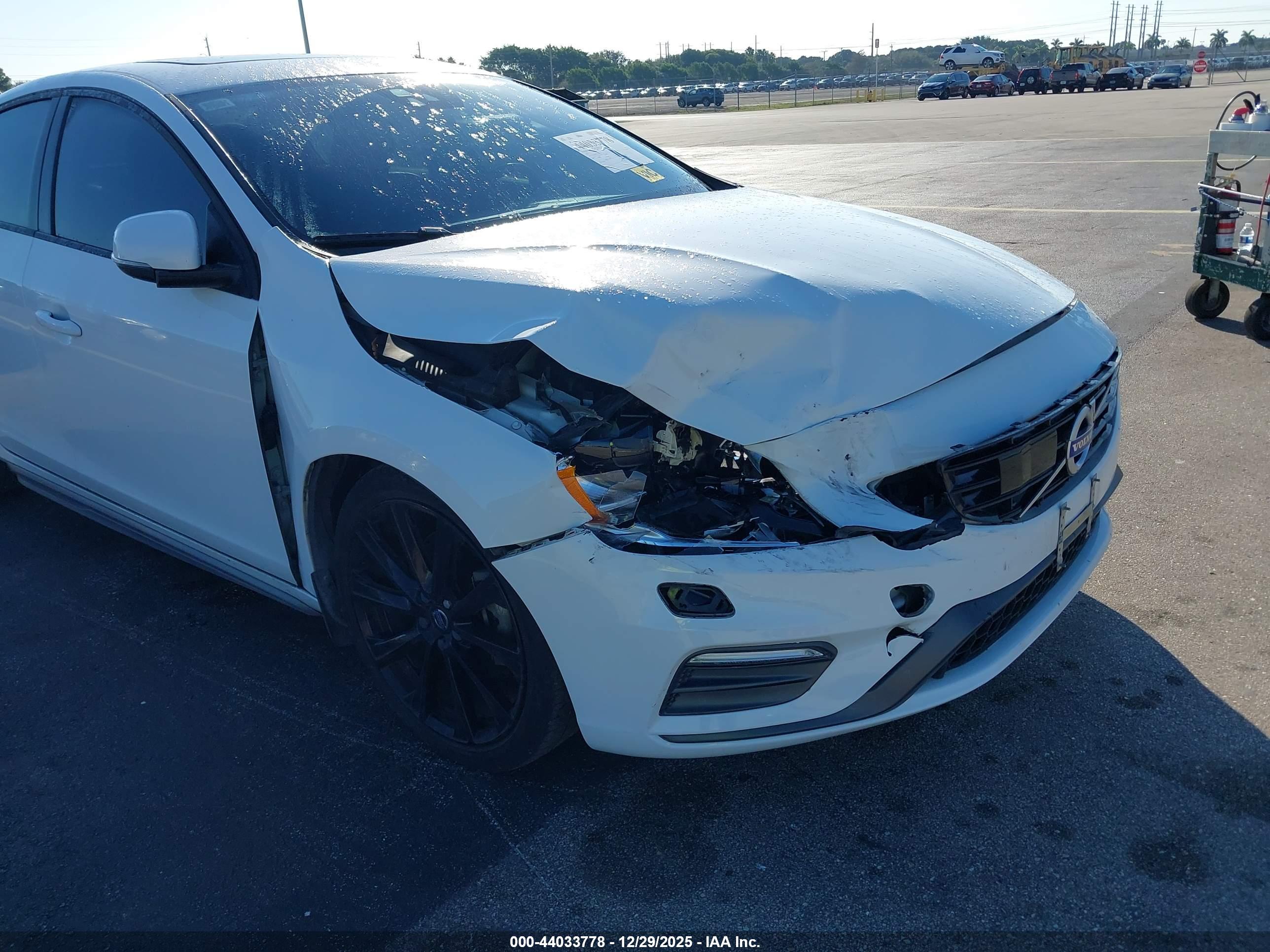 VOLVO S60 image 6