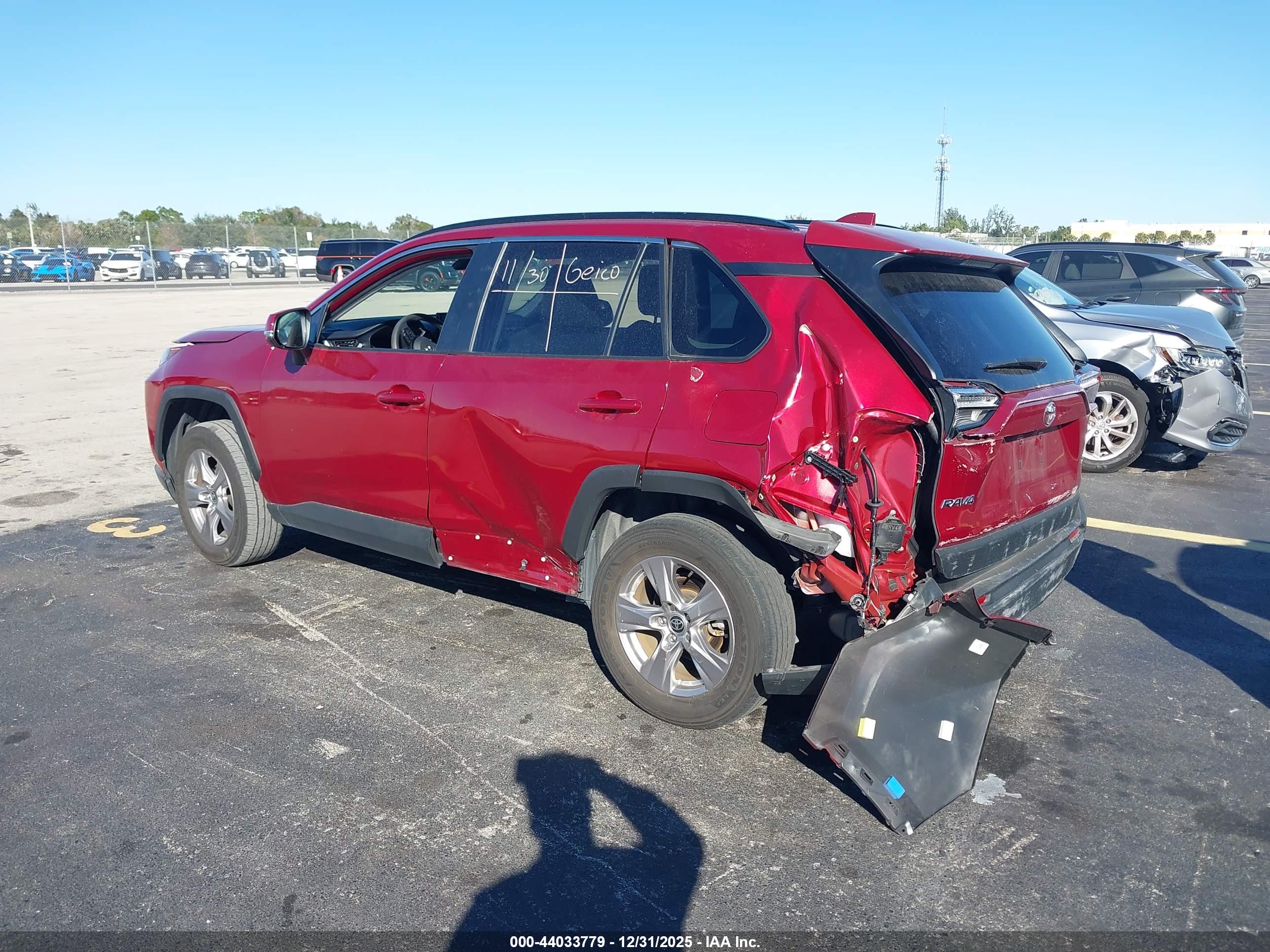 TOYOTA RAV4 image 3