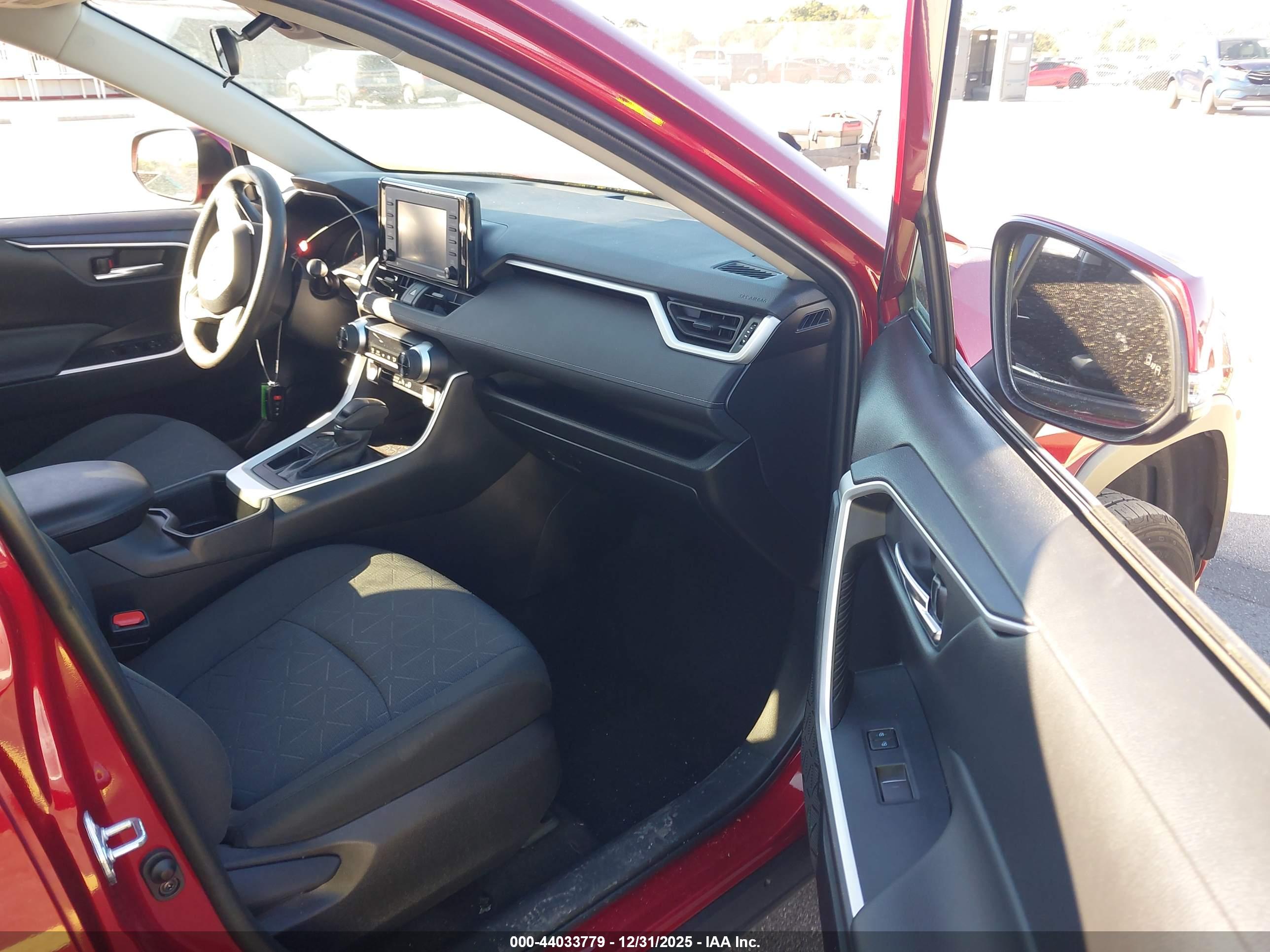 TOYOTA RAV4 image 5