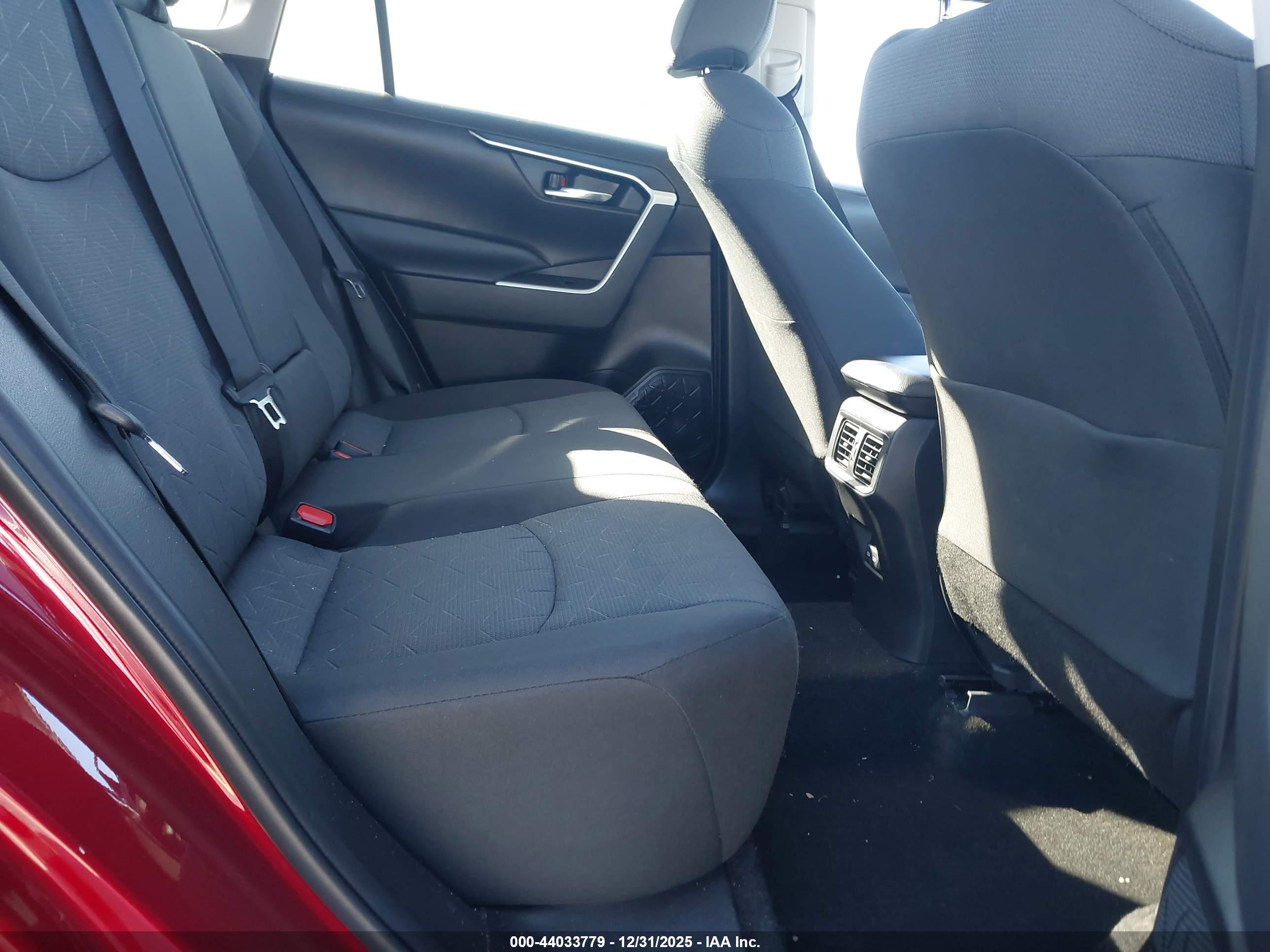 TOYOTA RAV4 image 8