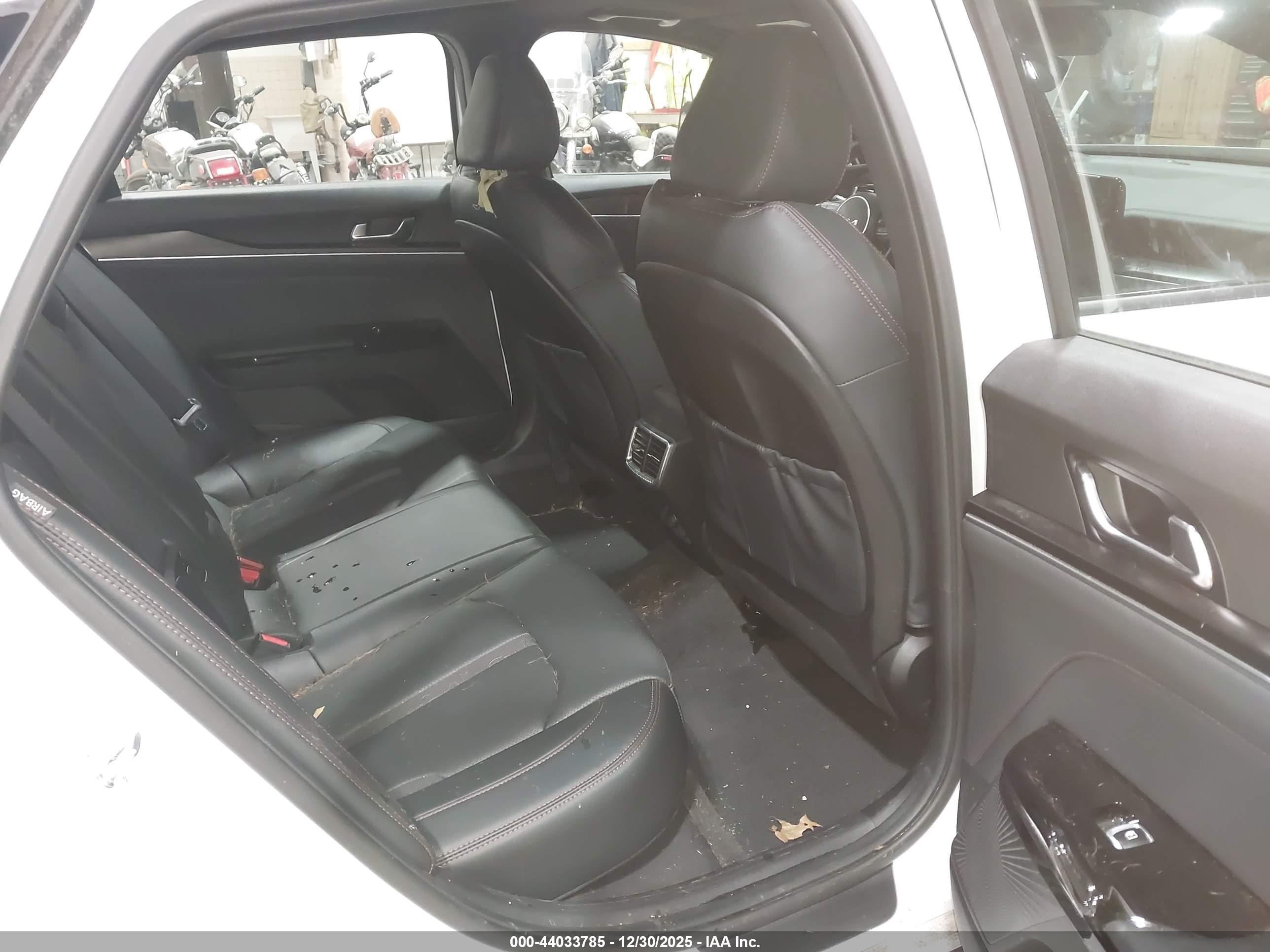 KIA K5 image 8
