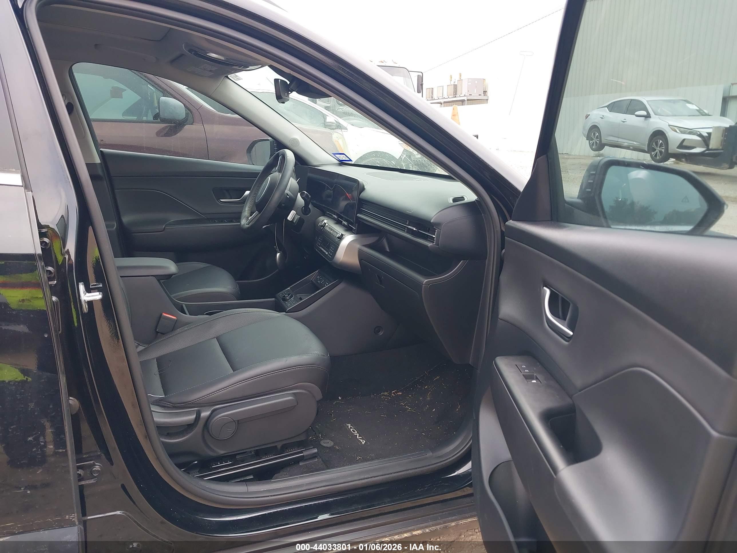 HYUNDAI KONA image 5