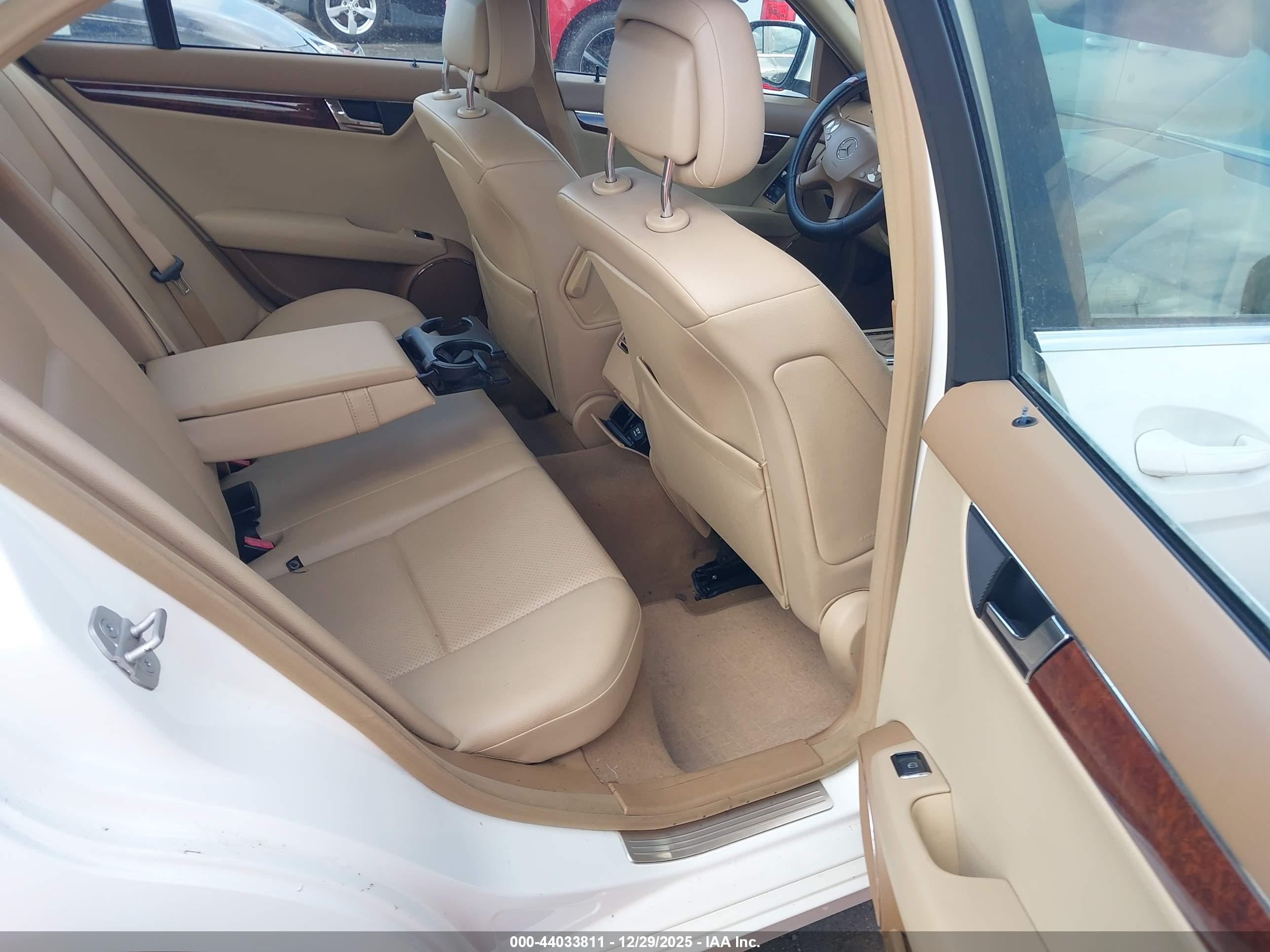 MERCEDES-BENZ C image 8
