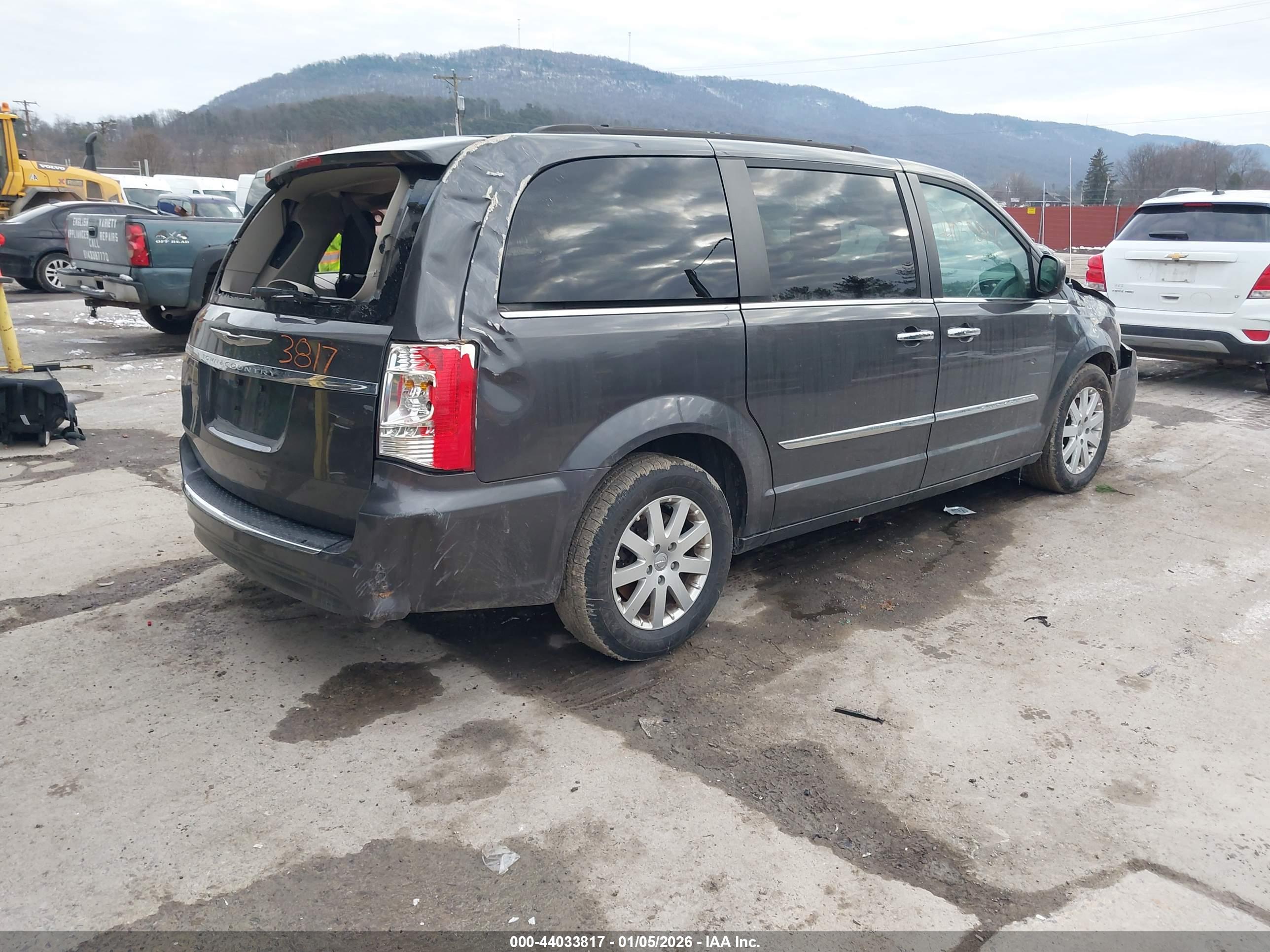 CHRYSLER TOWN image 4
