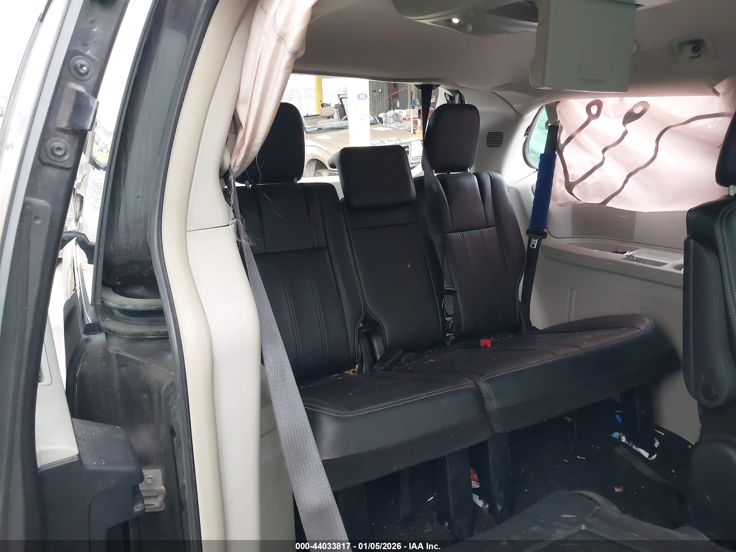 CHRYSLER TOWN image 8