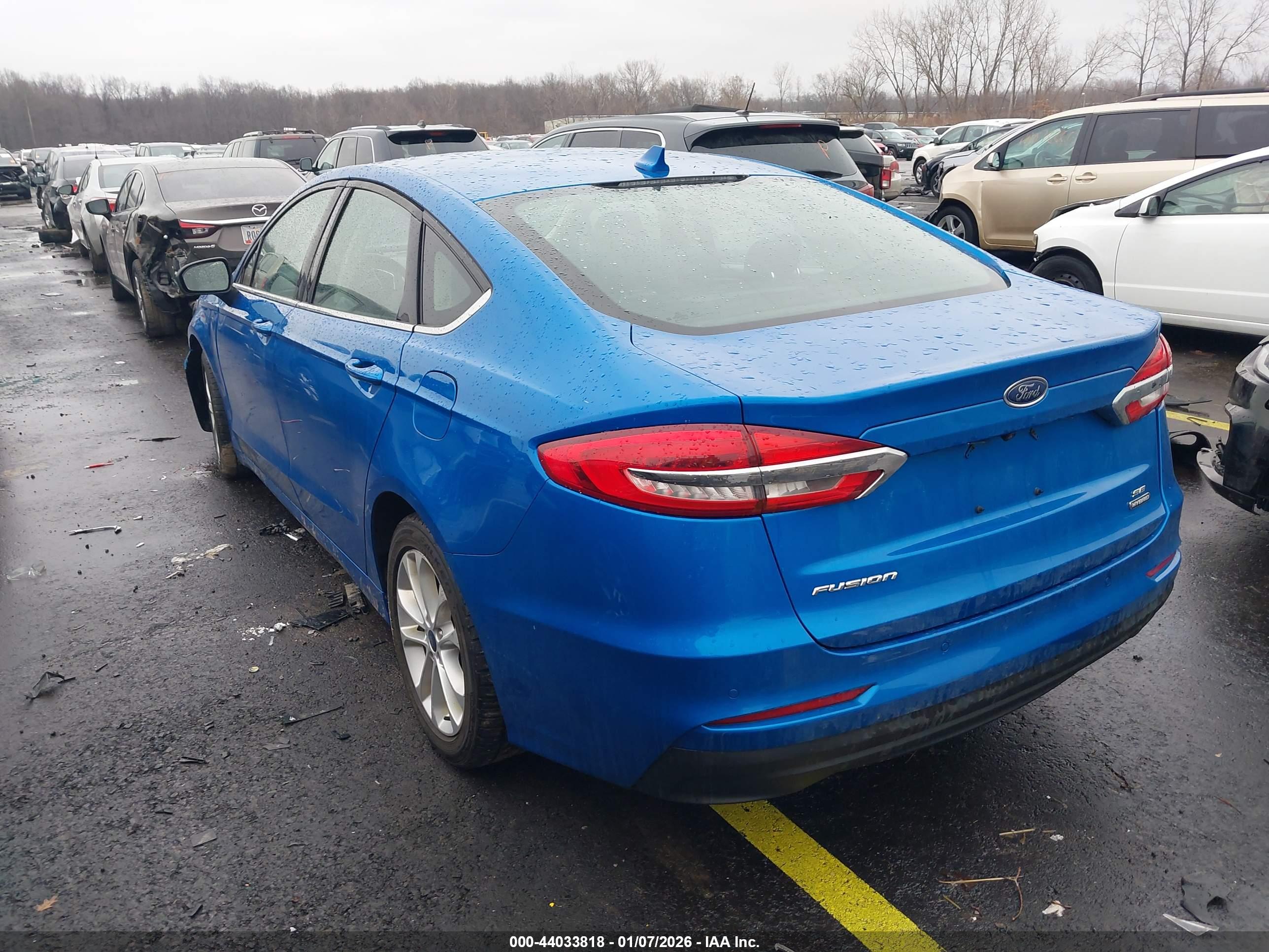 FORD FUSION image 3