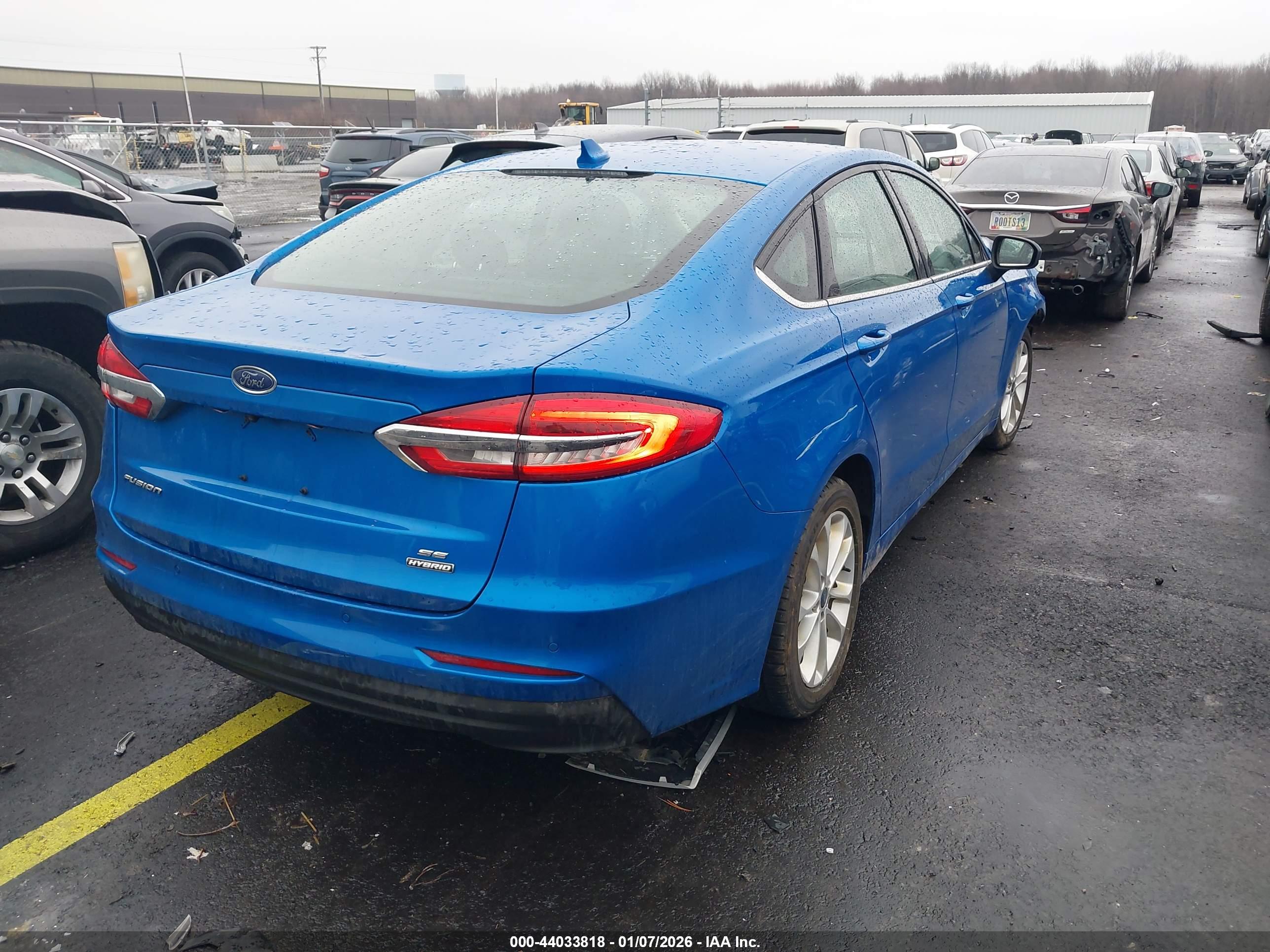 FORD FUSION image 4