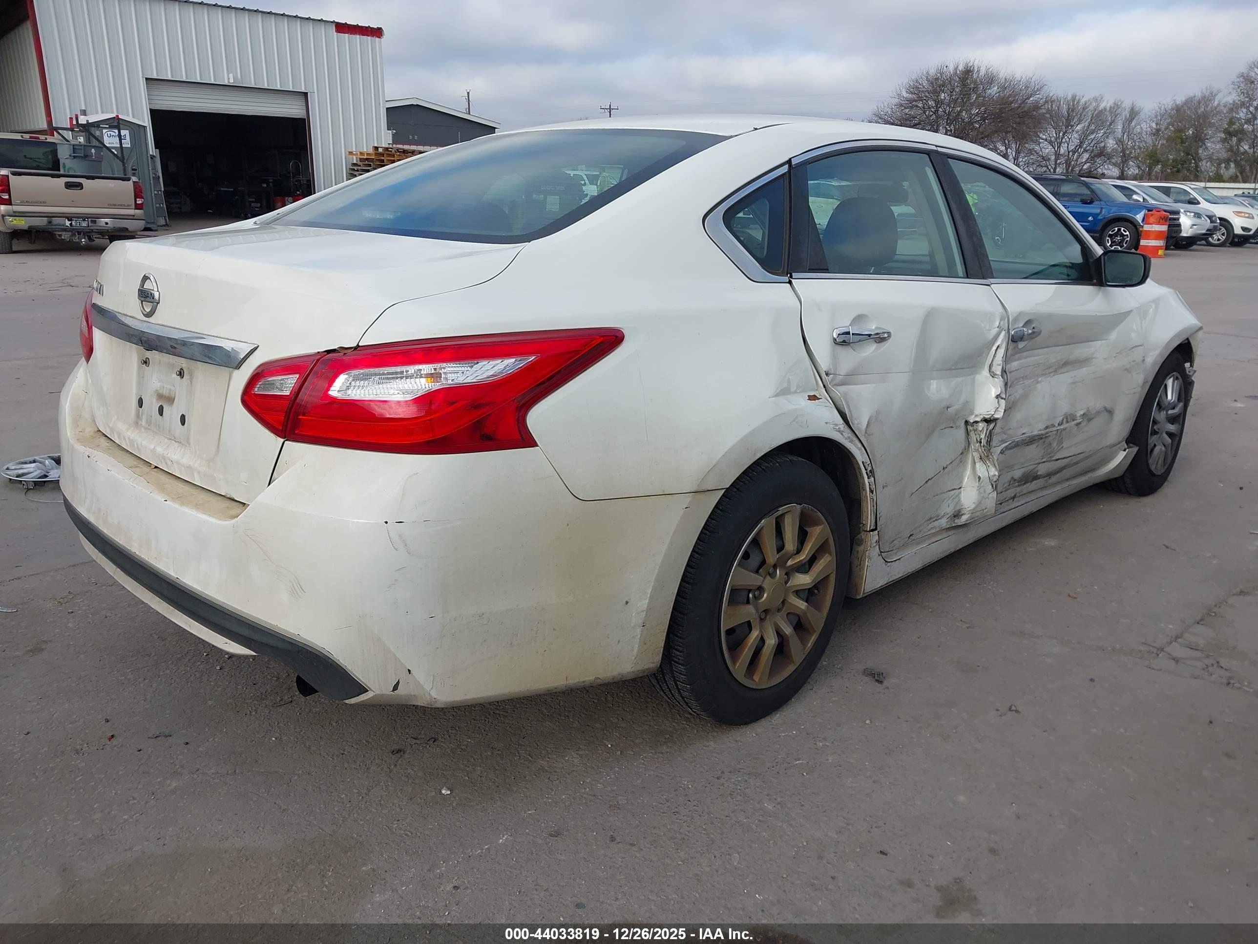 NISSAN ALTIMA image 4