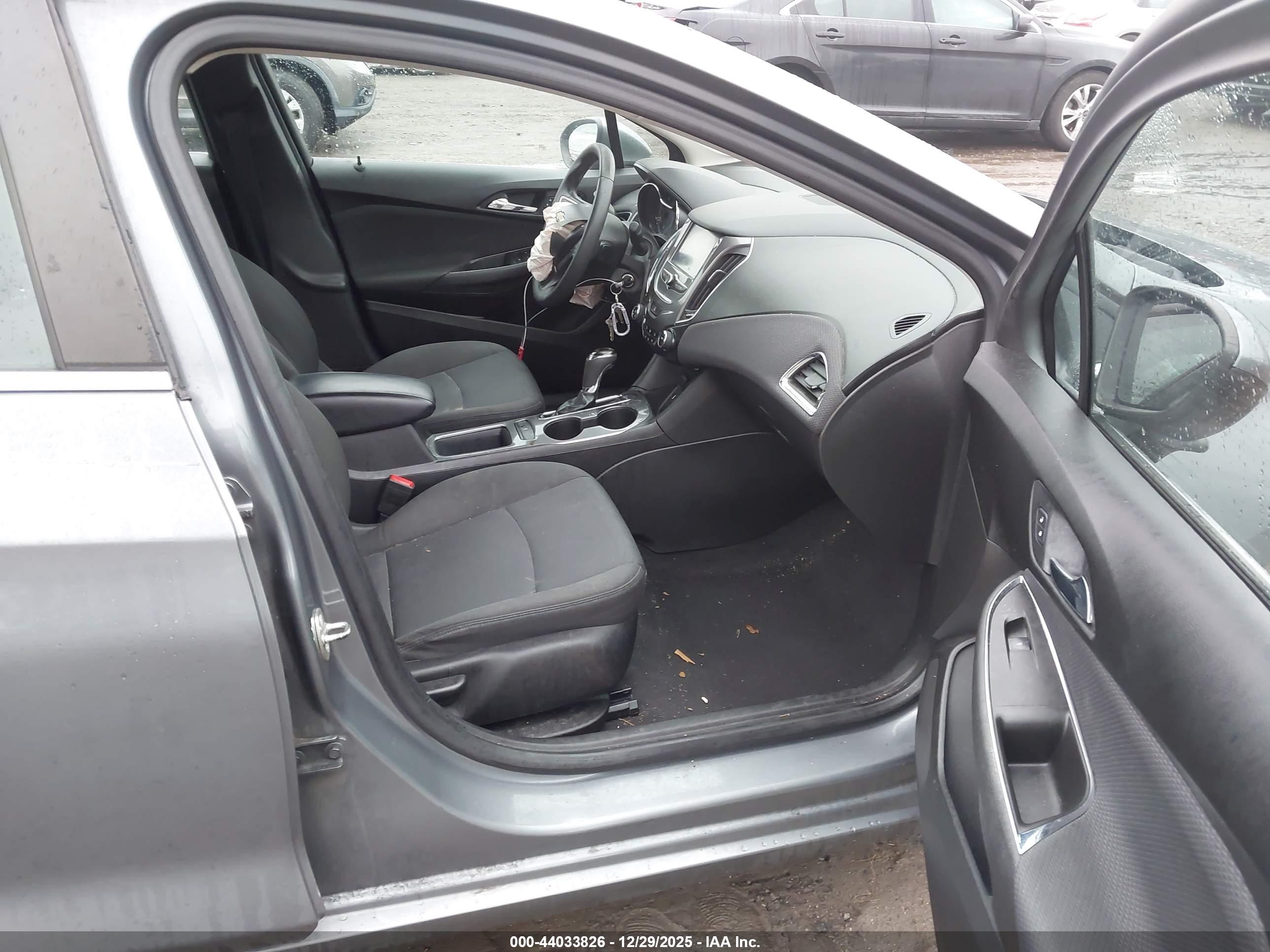 CHEVROLET CRUZE image 5