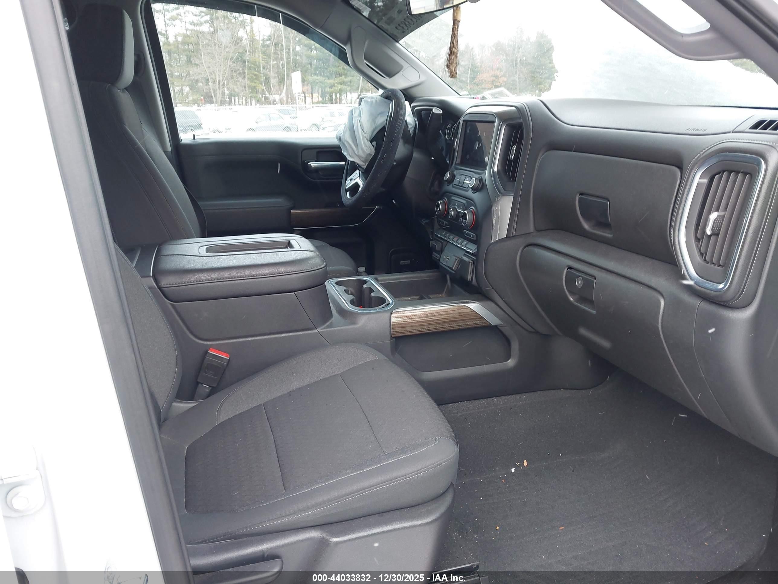 CHEVROLET SILVERADO image 5