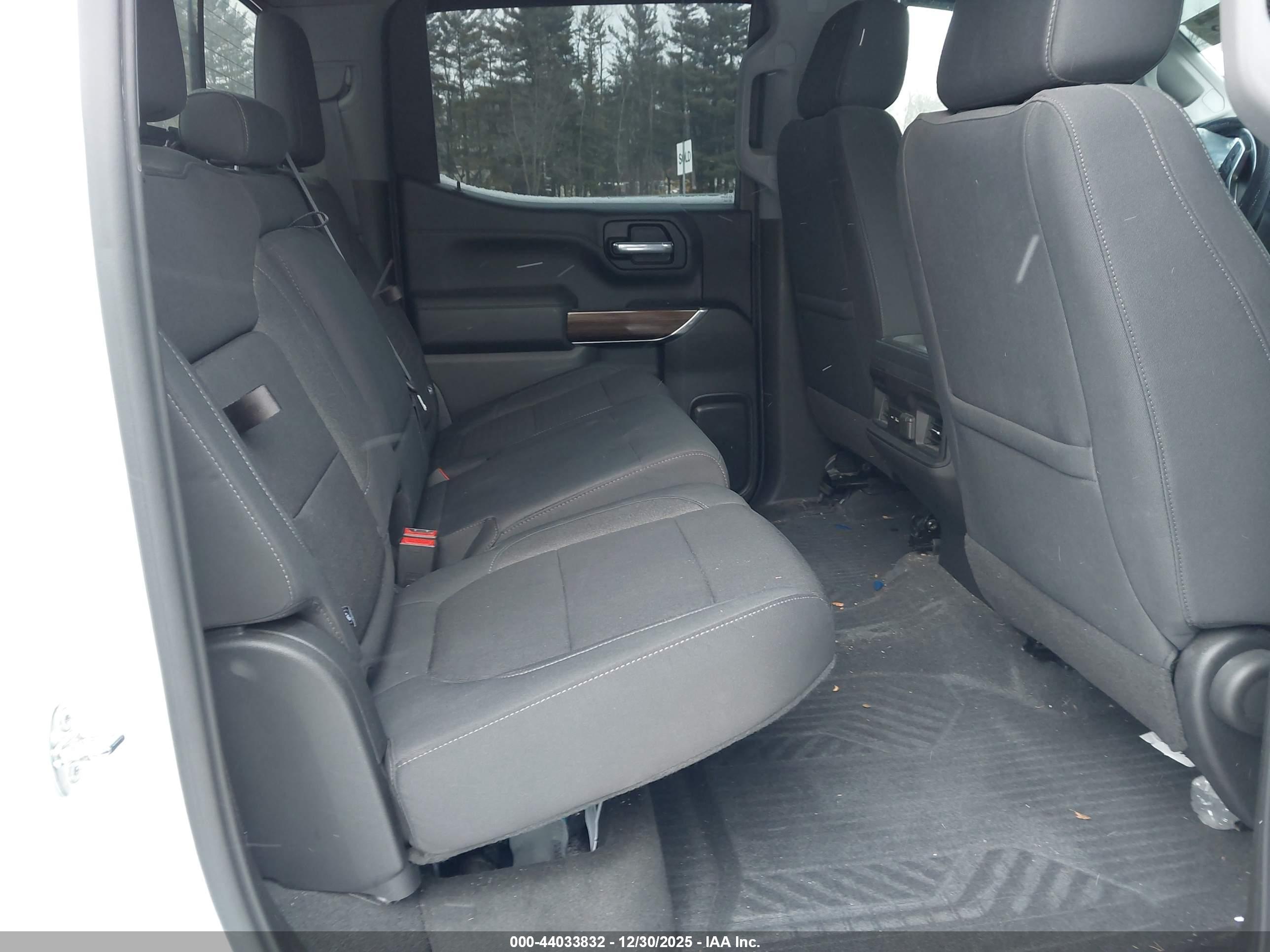 CHEVROLET SILVERADO image 8