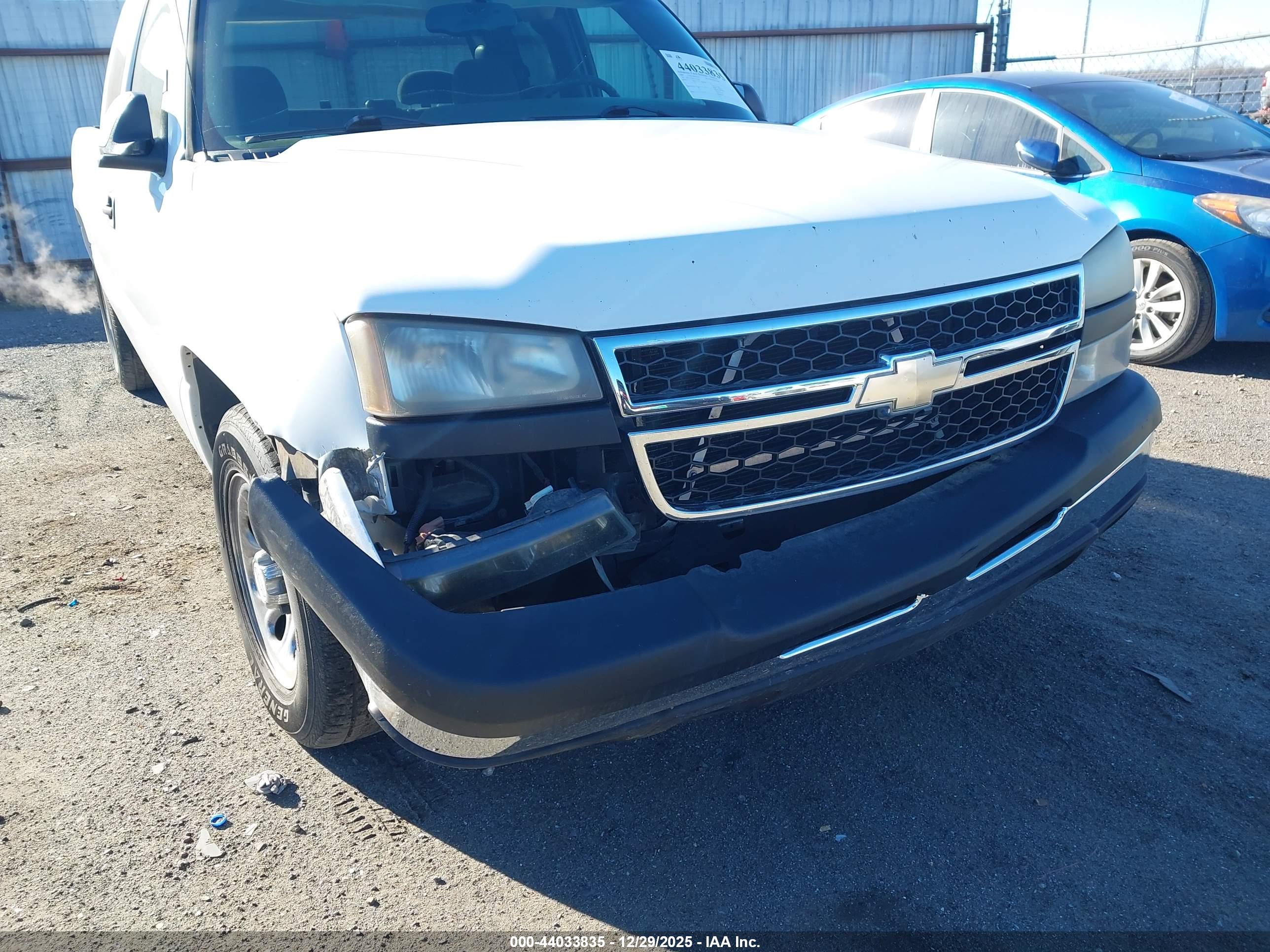 CHEVROLET SILVERADO image 6