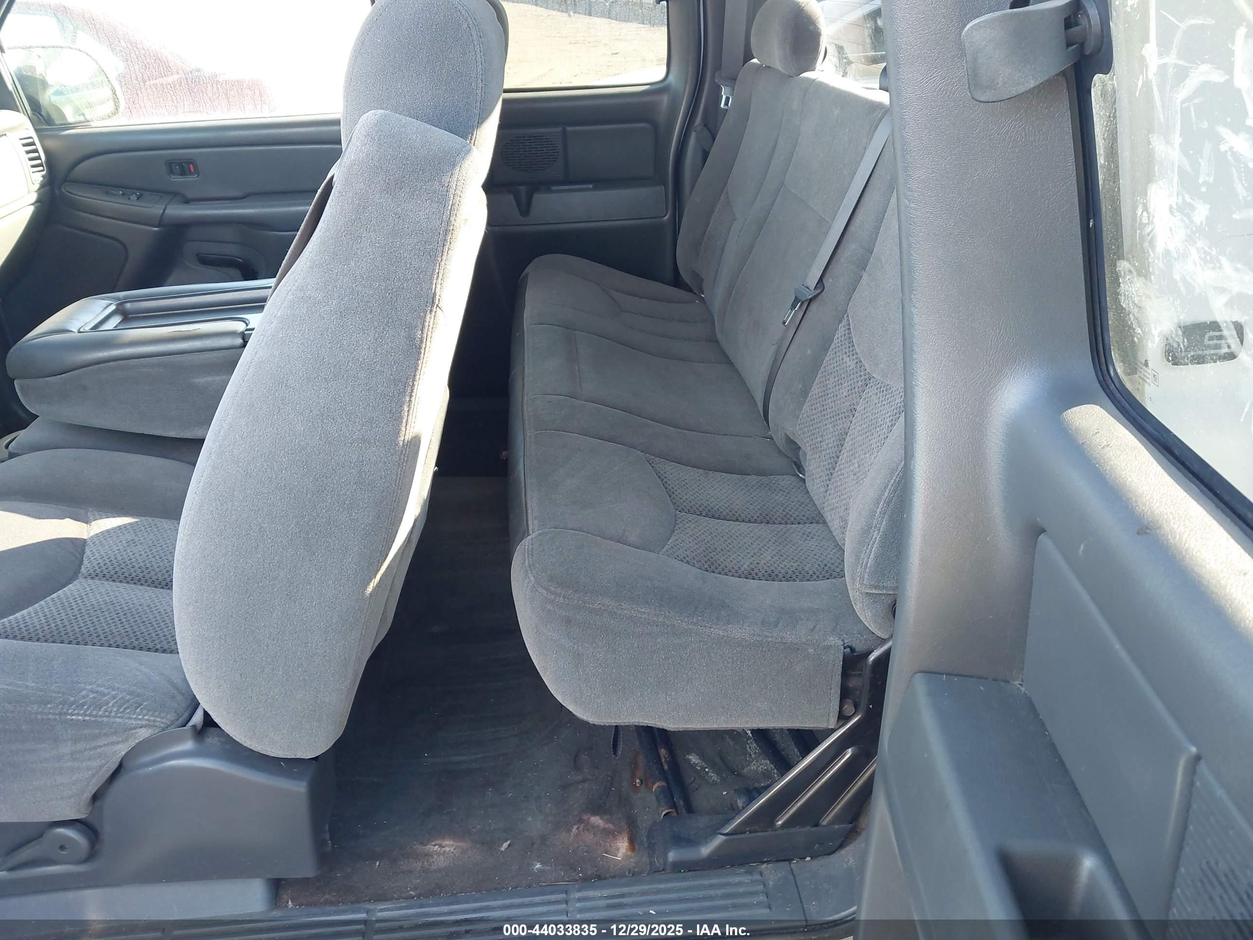 CHEVROLET SILVERADO image 8