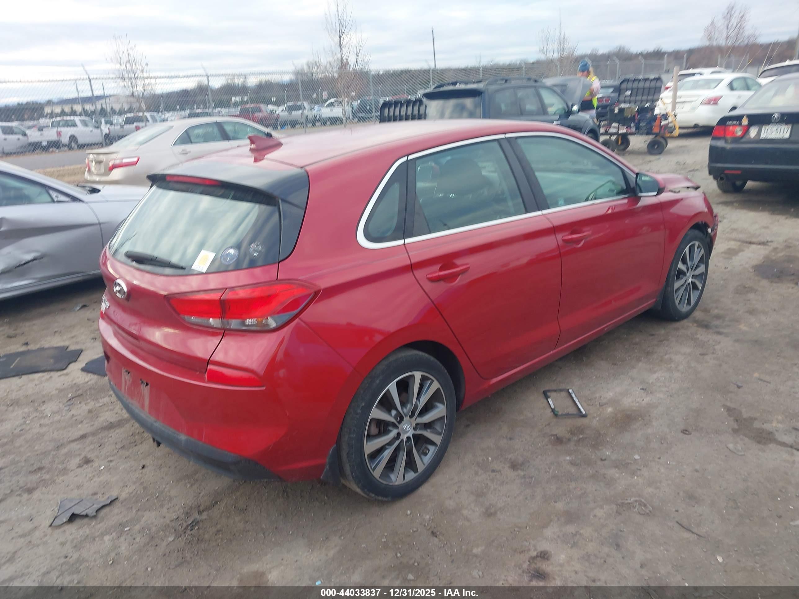 HYUNDAI ELANTRA image 4