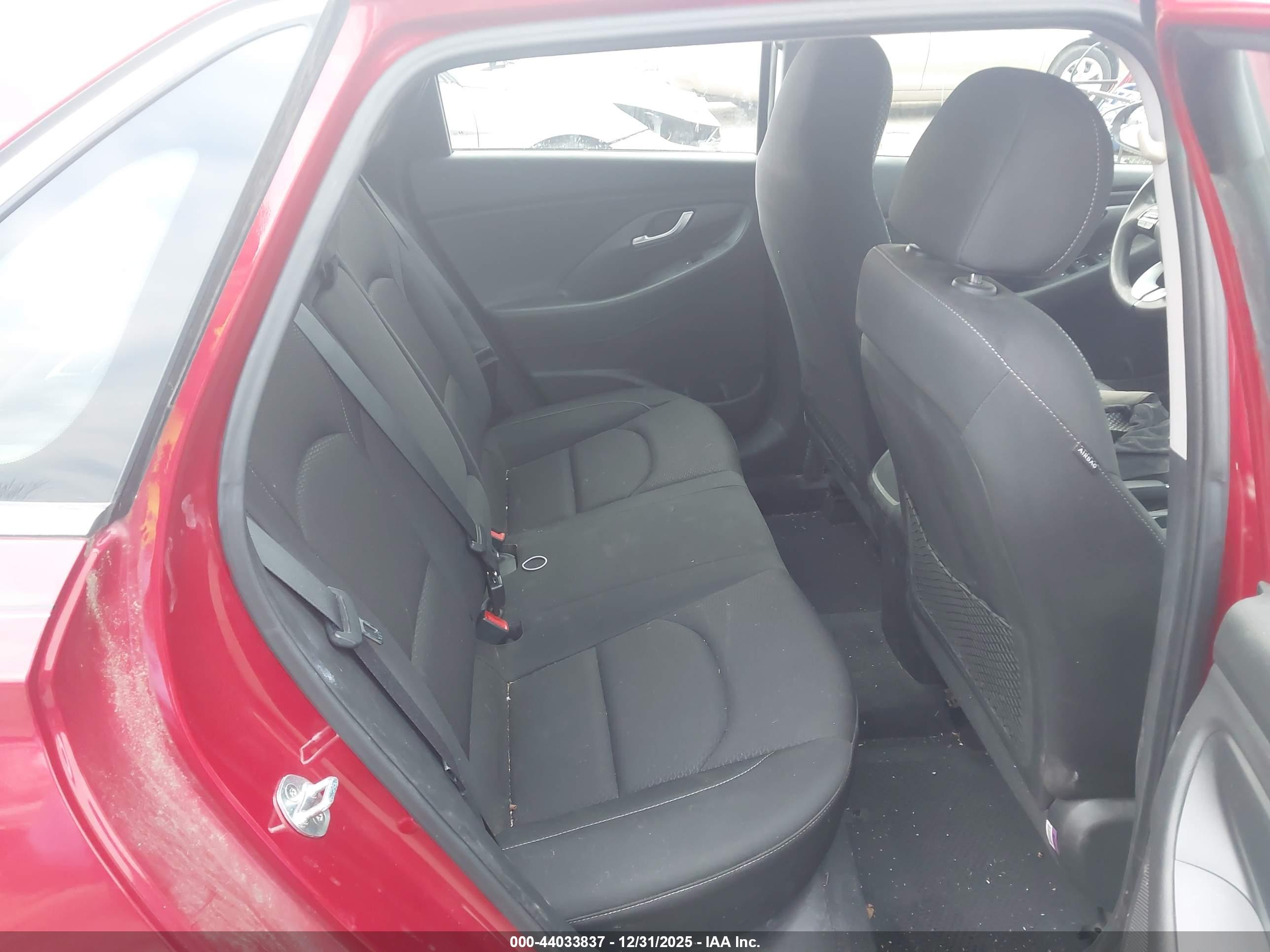 HYUNDAI ELANTRA image 8