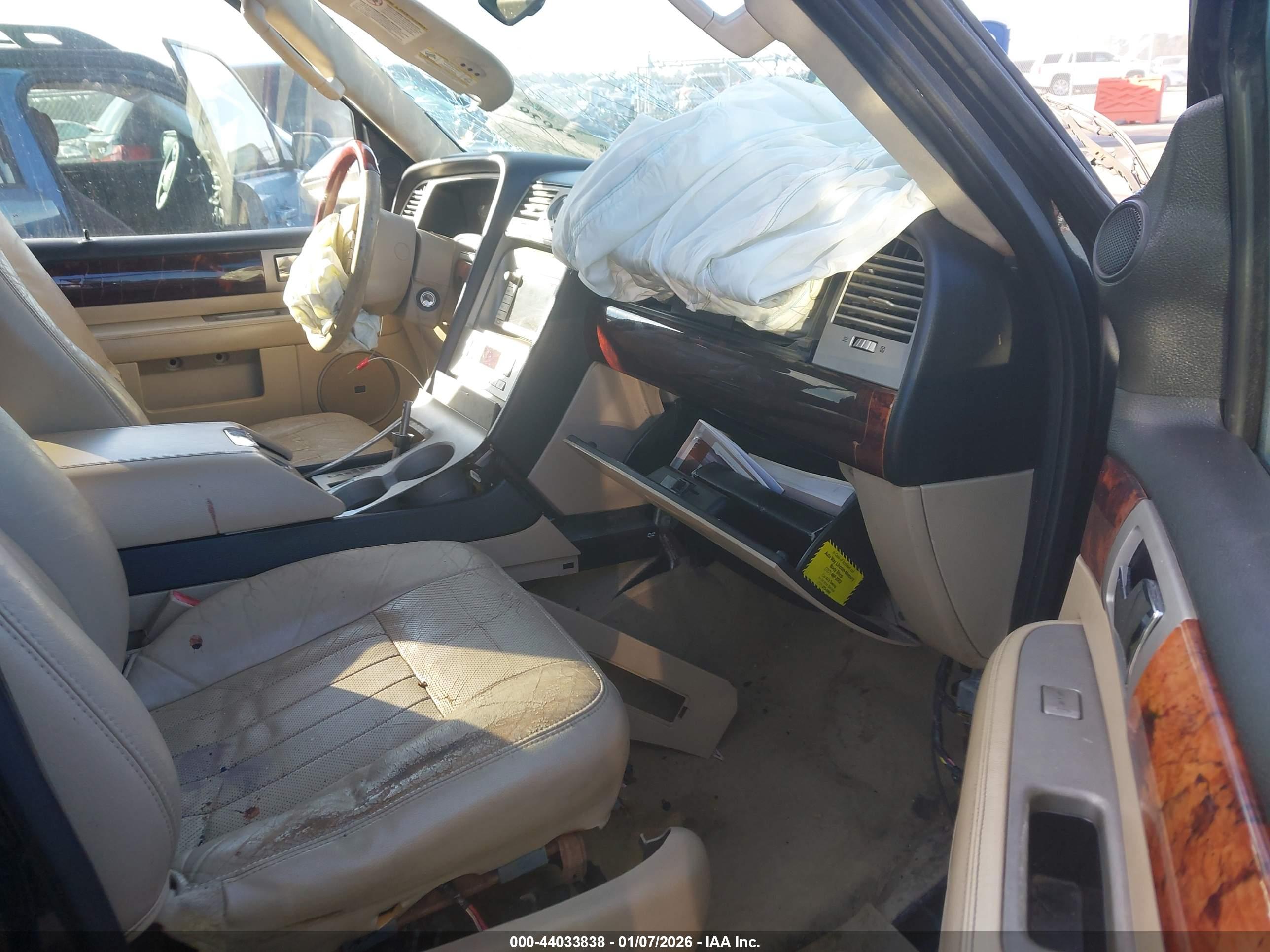 LINCOLN NAVIGATOR image 5