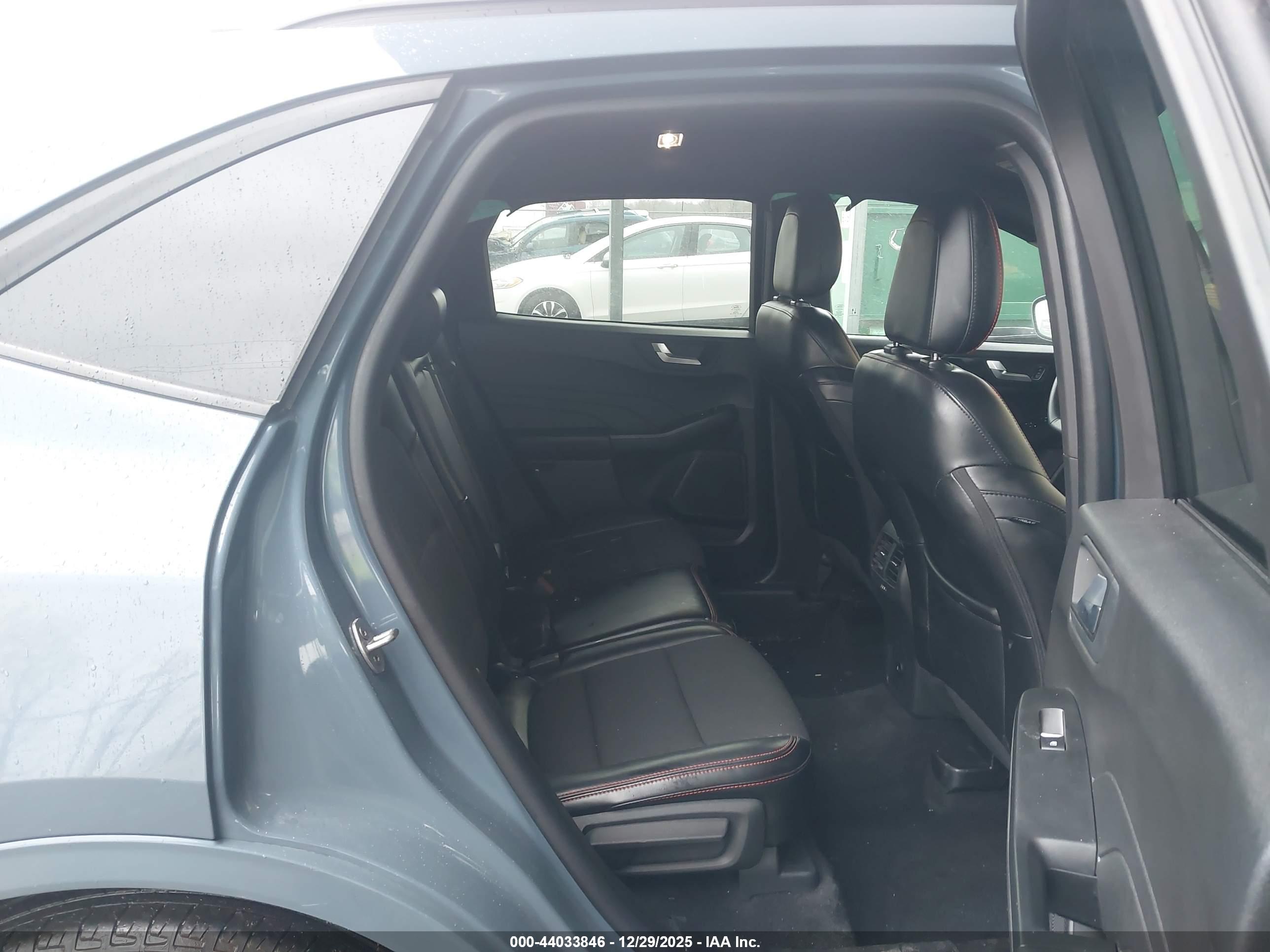 FORD ESCAPE image 8