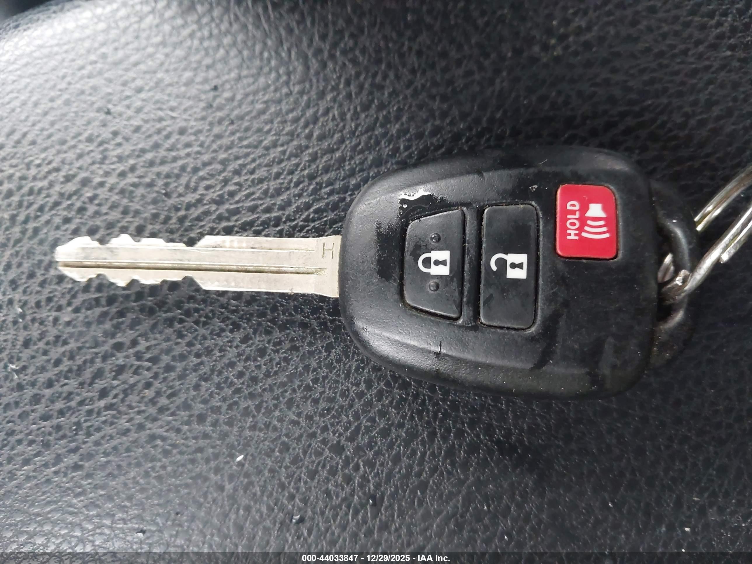 TOYOTA RAV4 image 11