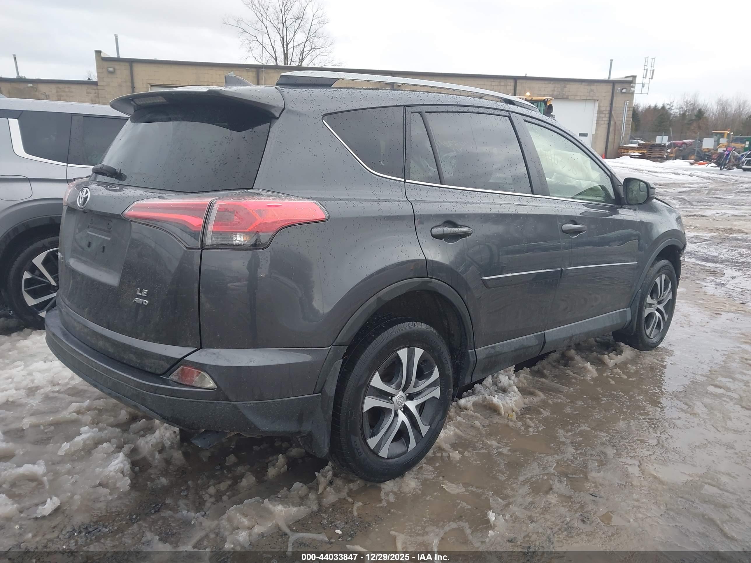 TOYOTA RAV4 image 4