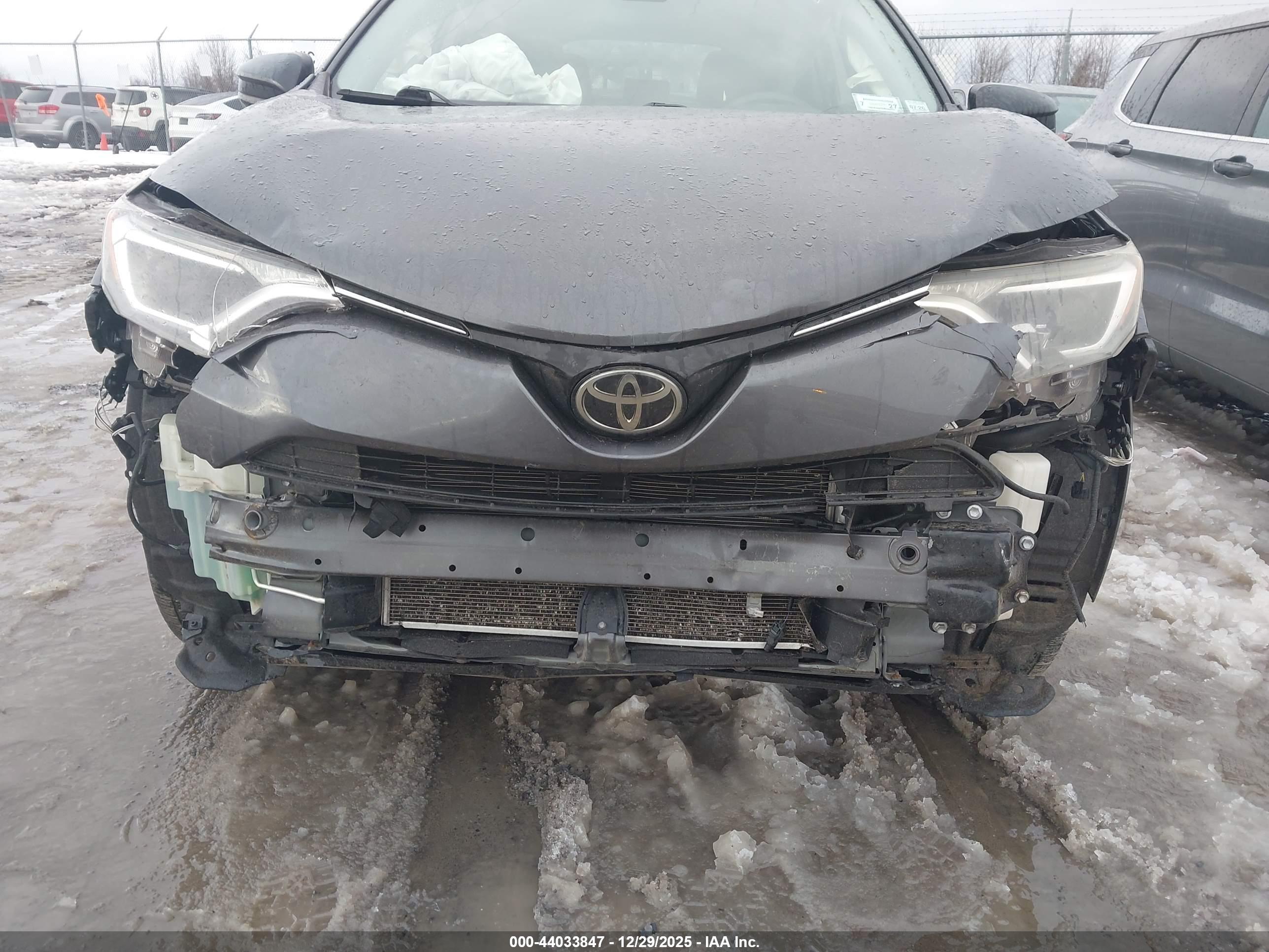 TOYOTA RAV4 image 6