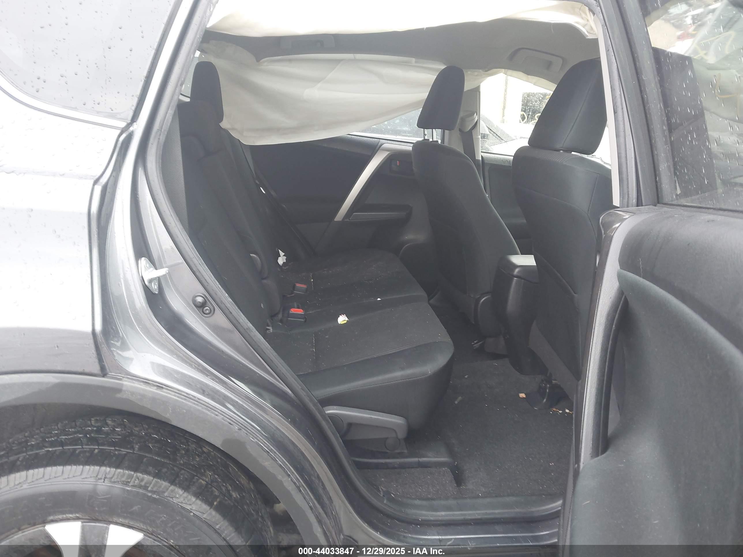 TOYOTA RAV4 image 8