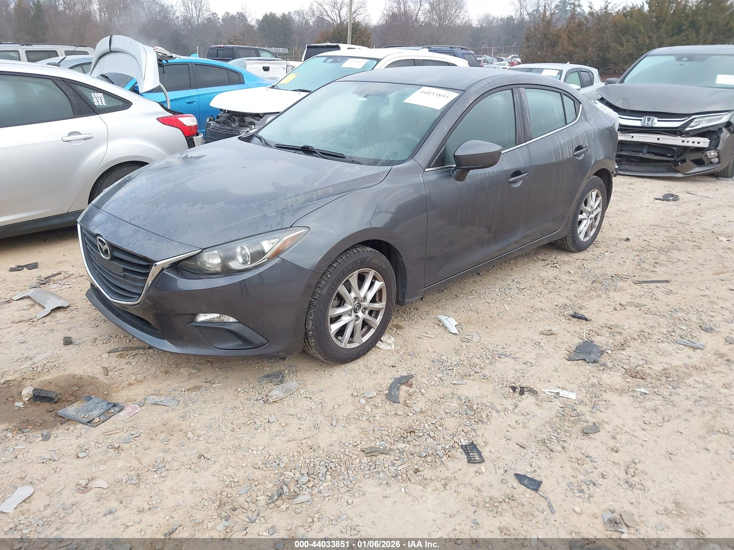 MAZDA MAZDA3 image 2