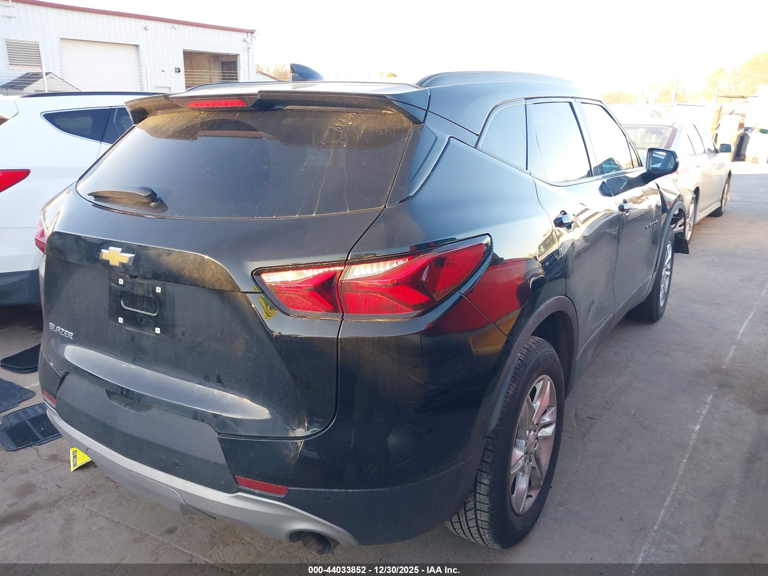 CHEVROLET BLAZER image 4
