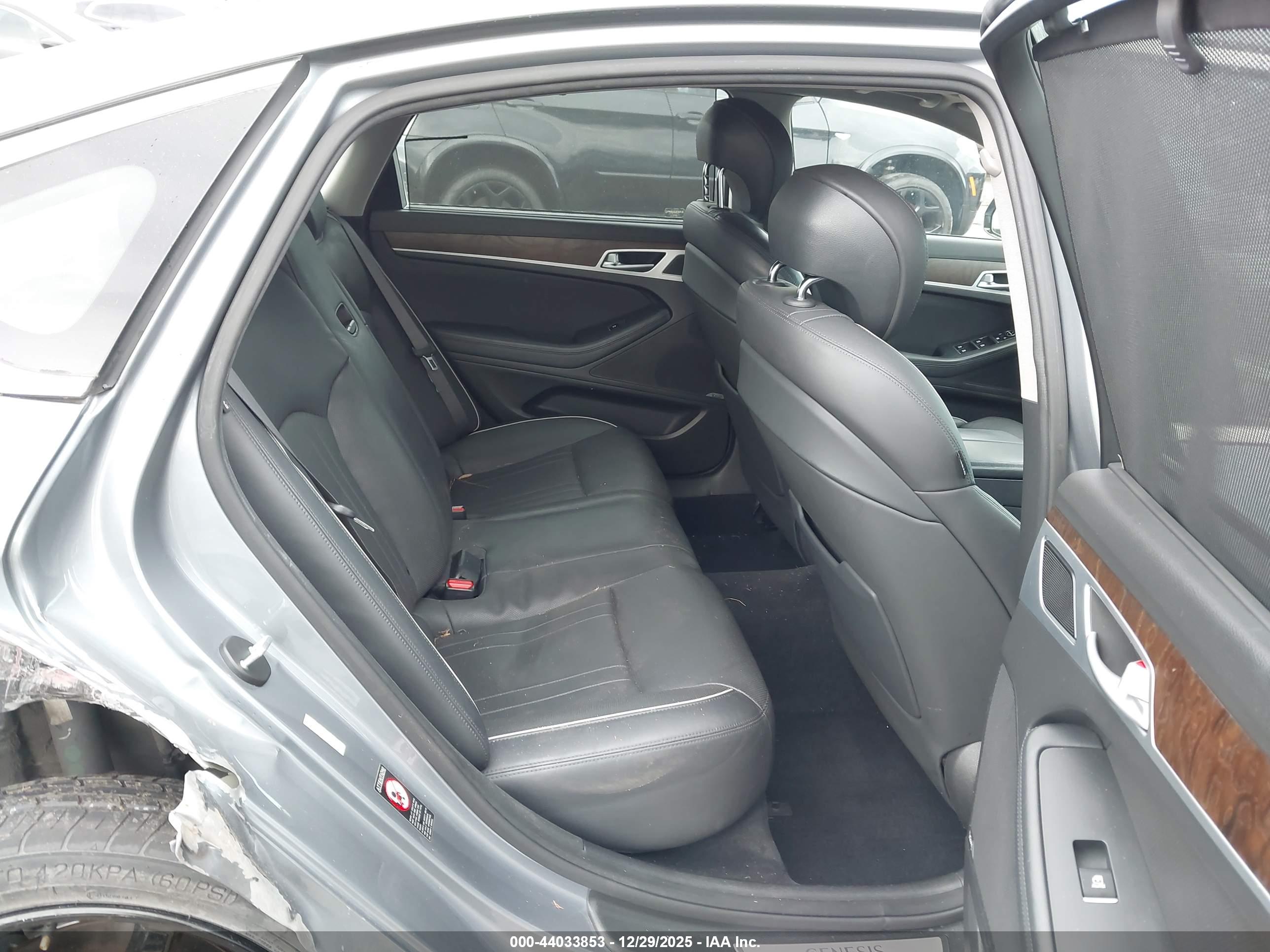 HYUNDAI GENESIS image 8