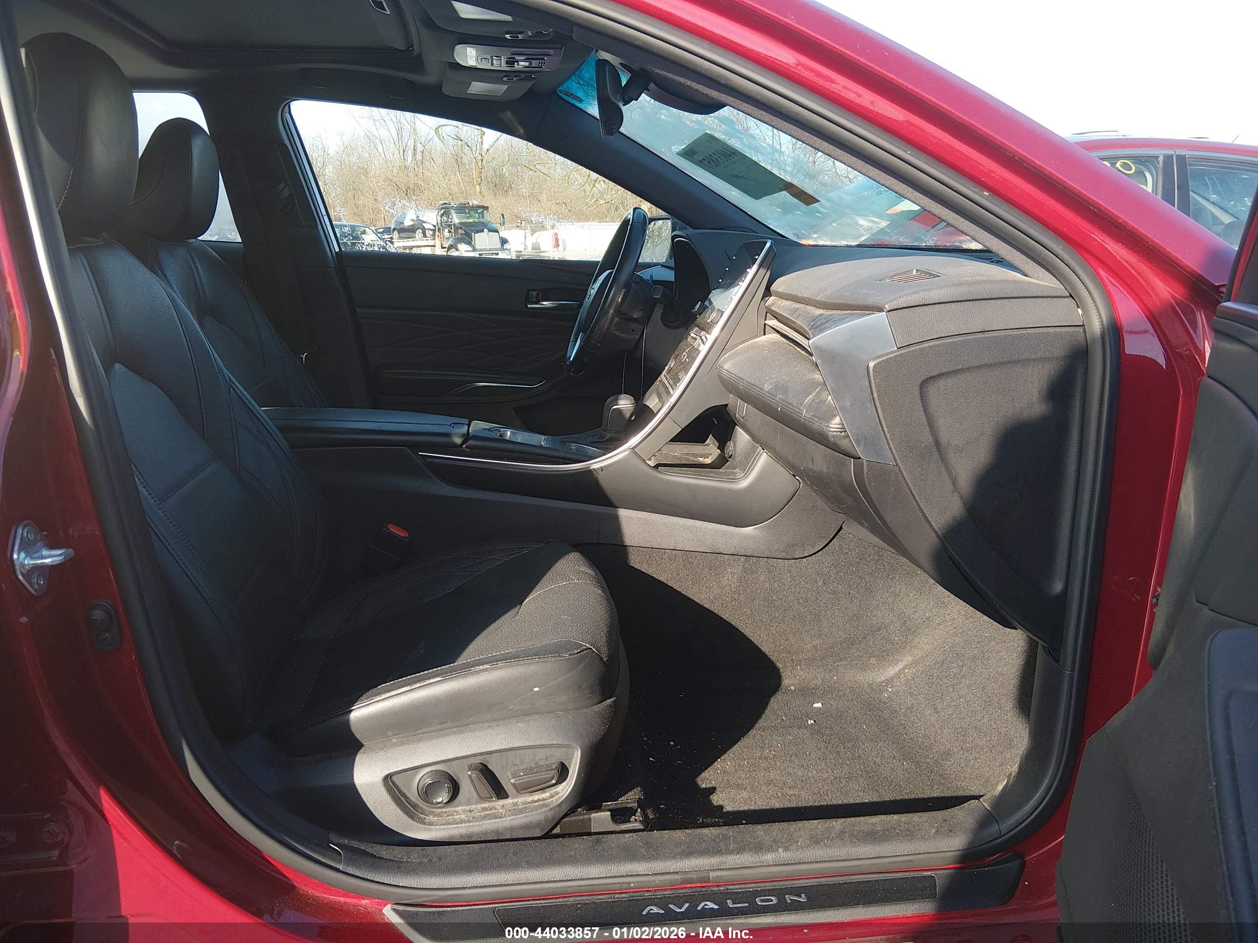 TOYOTA AVALON image 5