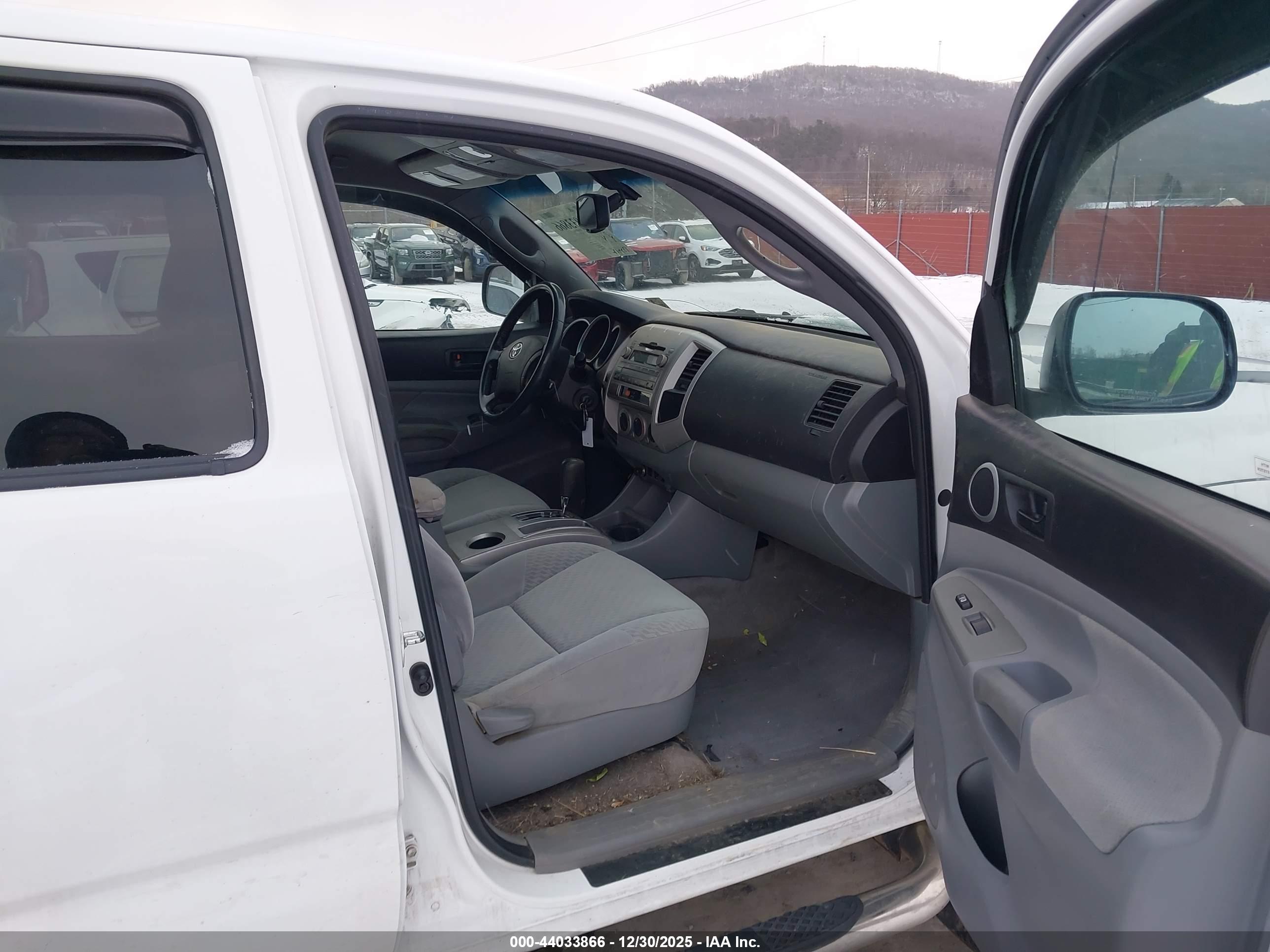 TOYOTA TACOMA image 5