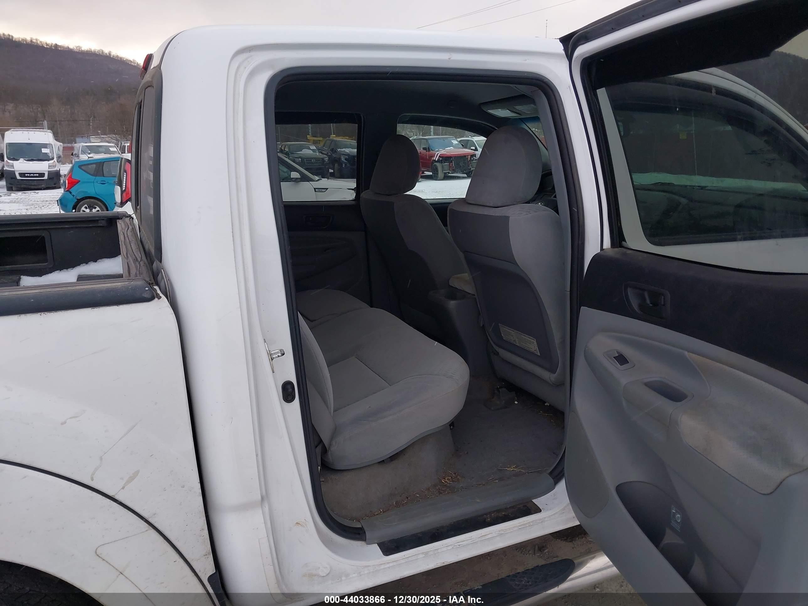 TOYOTA TACOMA image 8