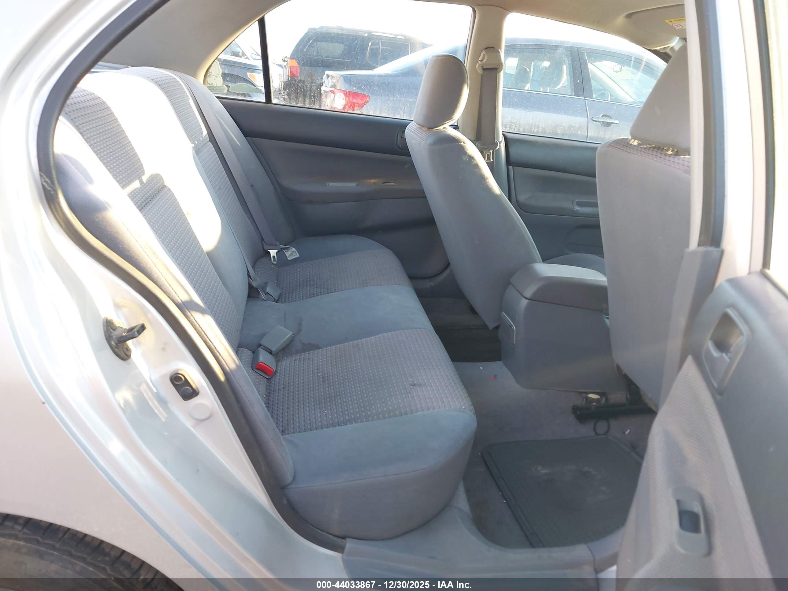 MITSUBISHI LANCER image 8