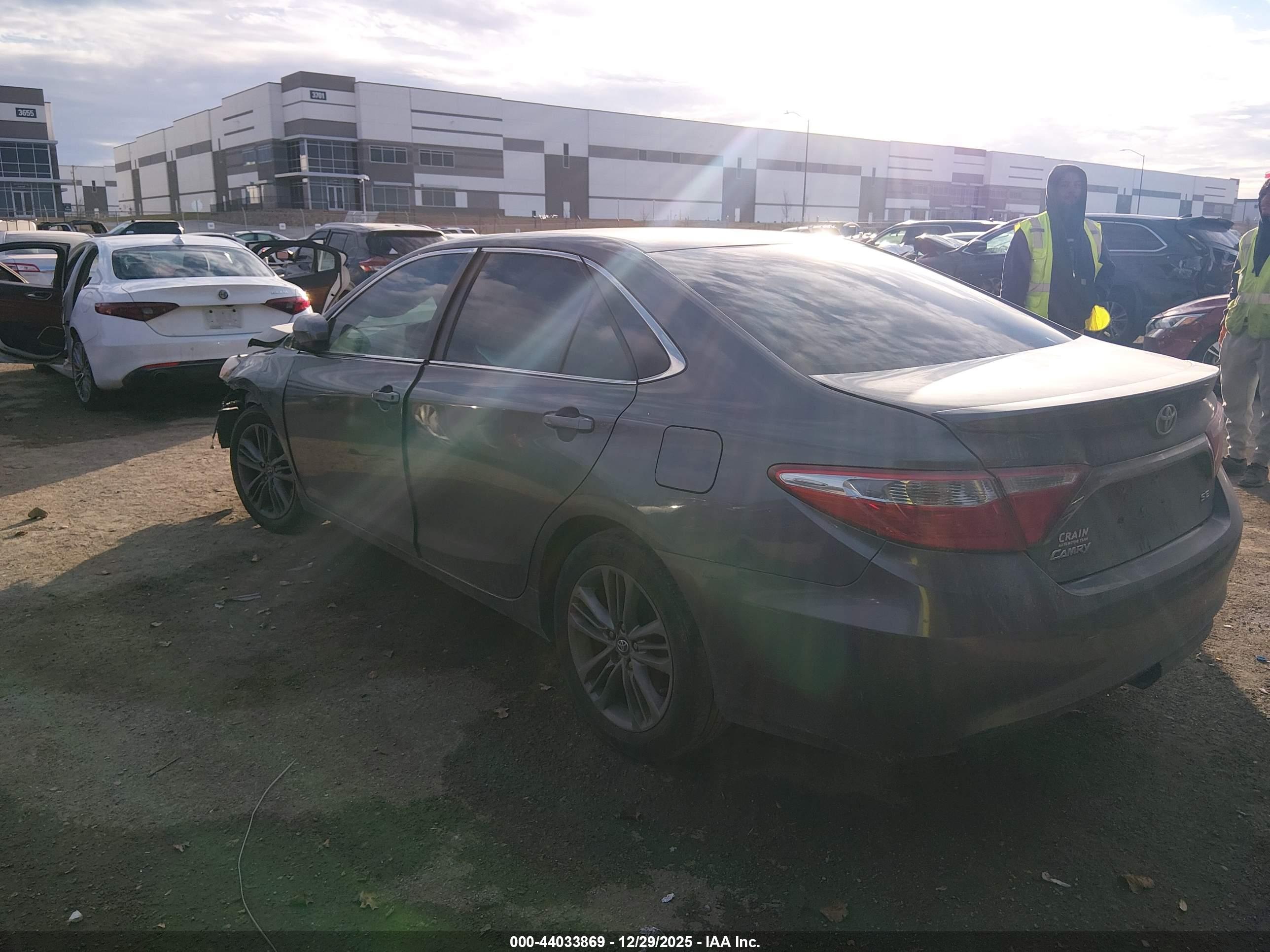 TOYOTA CAMRY image 3